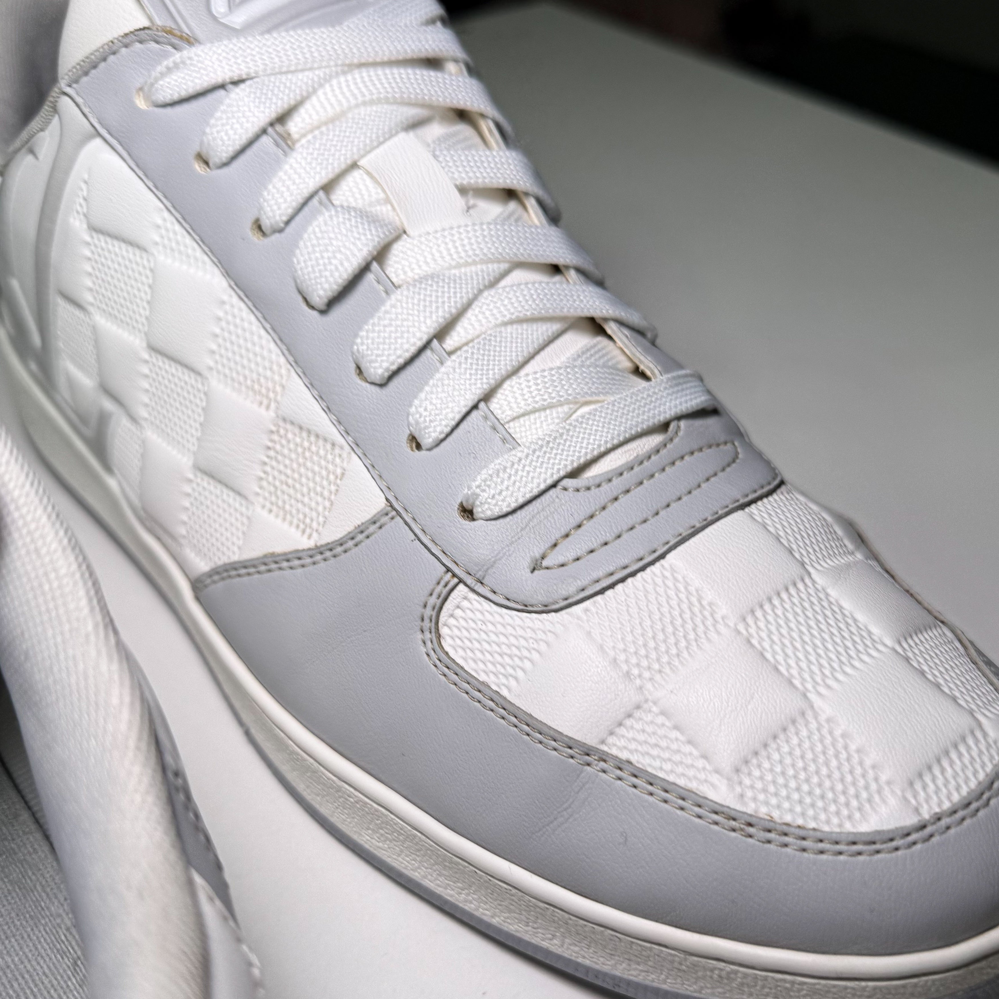 Louis Vuitton Rivoli Sneaker Low ‘White Grey’ - Recondicionado