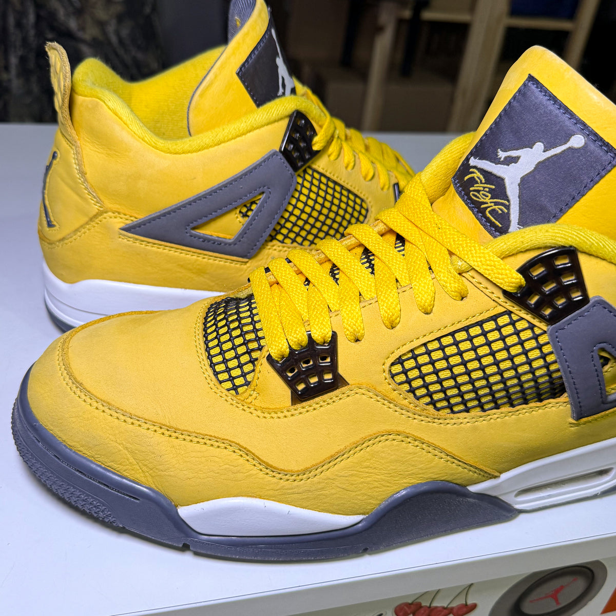 Air Jordan 4 Retro ‘Lightning’ 2021 - Recondicionado