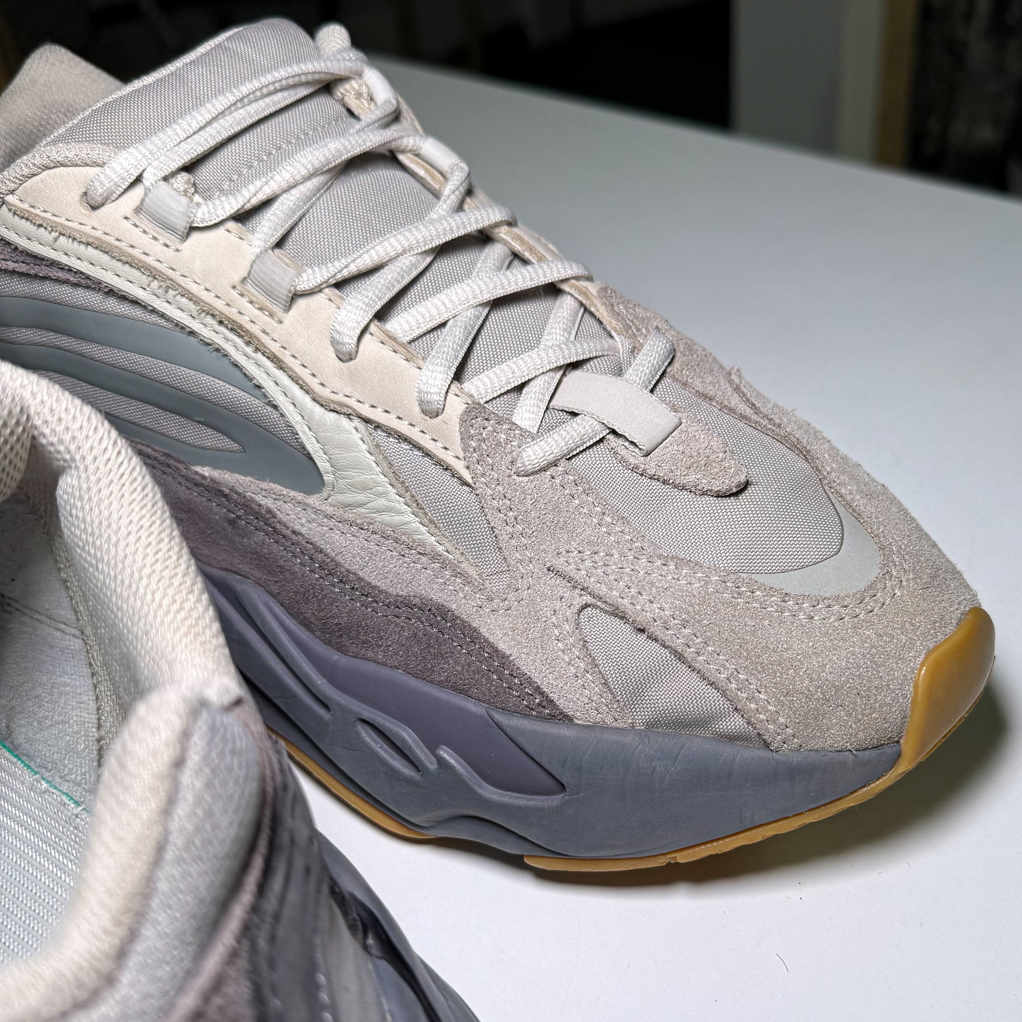 Adidas Yeezy 700 v2 ‘Tephra’ - Recondicionado