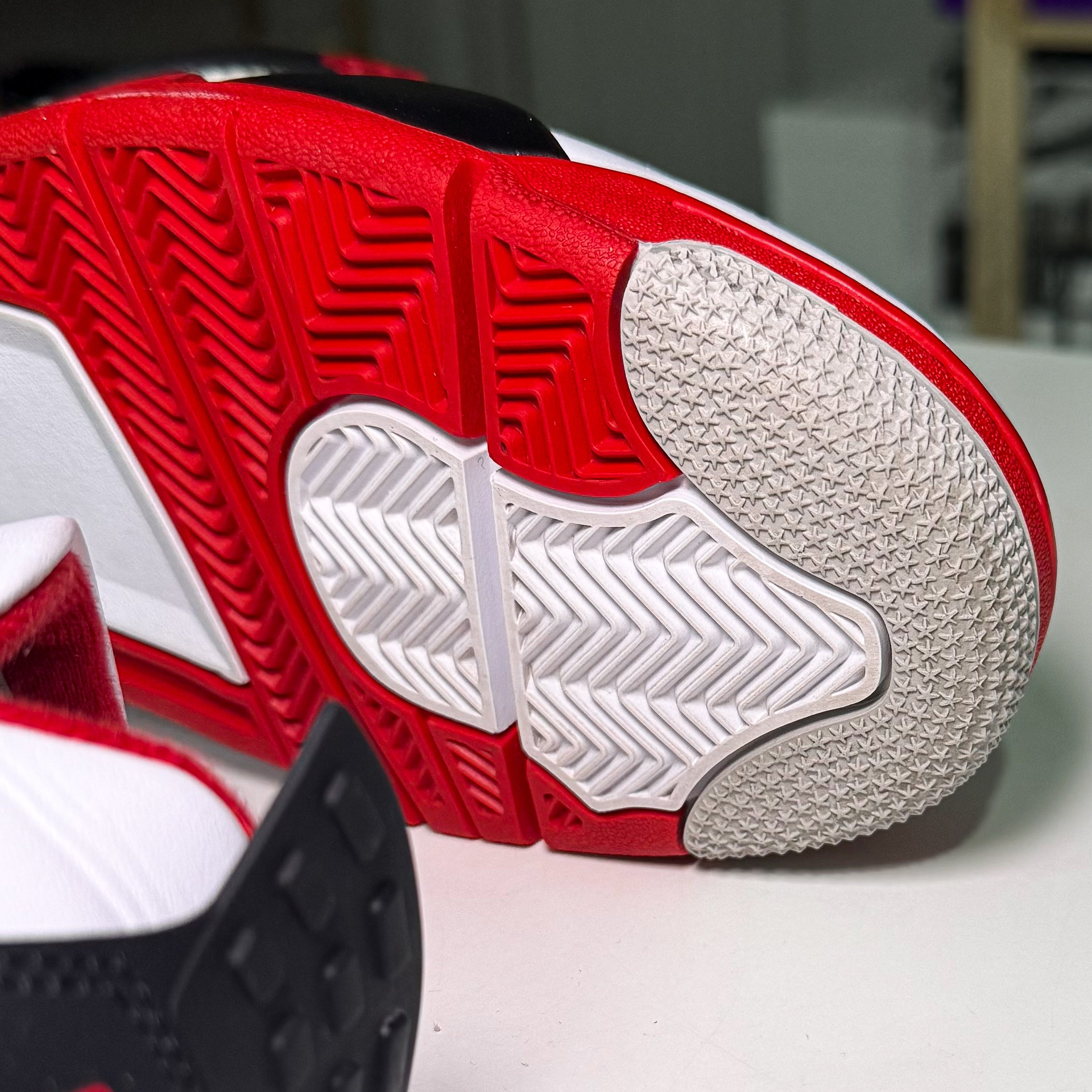 Air Jordan 4 Retro 'Fire Red' 2020 - Recondicionado