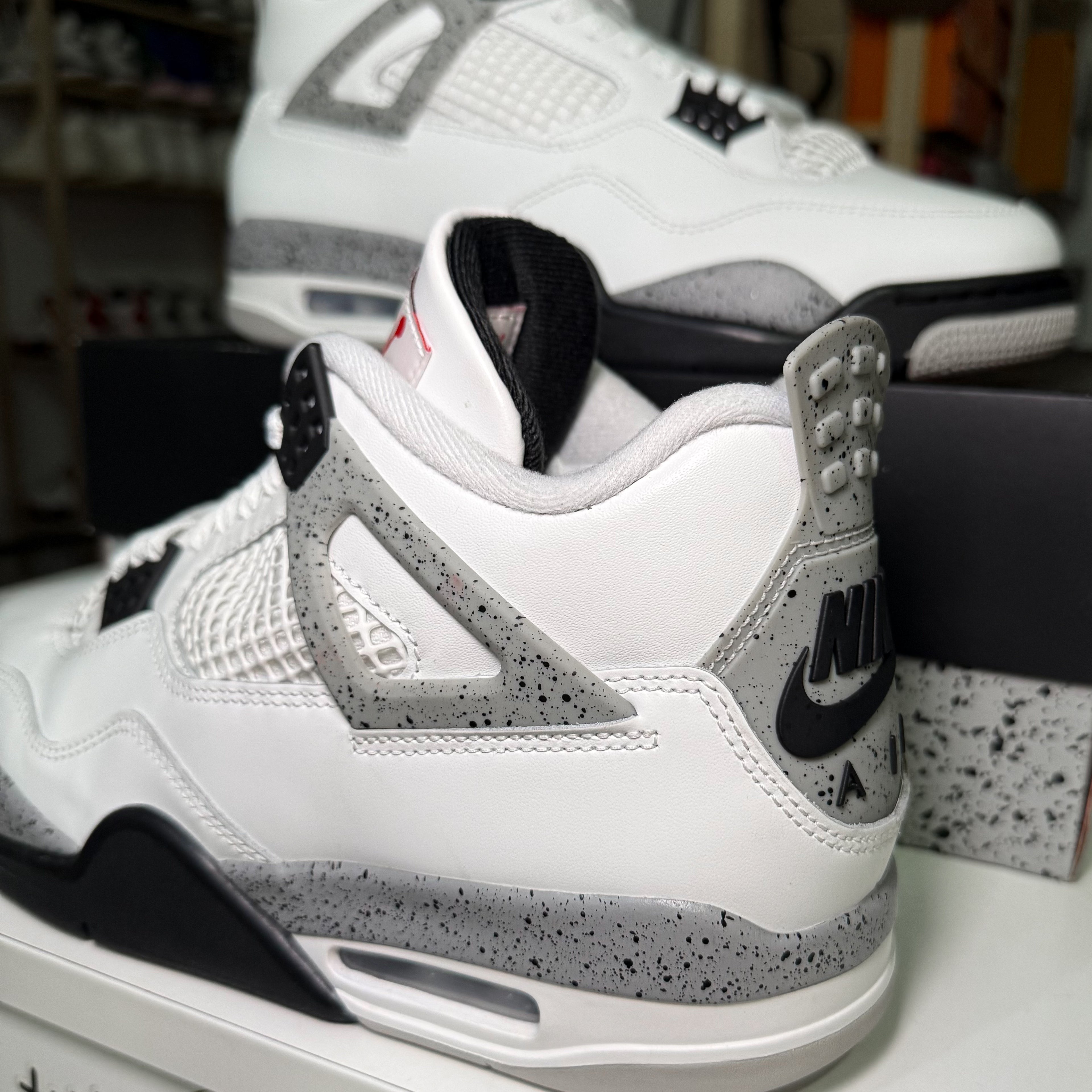 Air Jordan 4 Retro OG ‘White Cement’ 2025 - Recondicionado