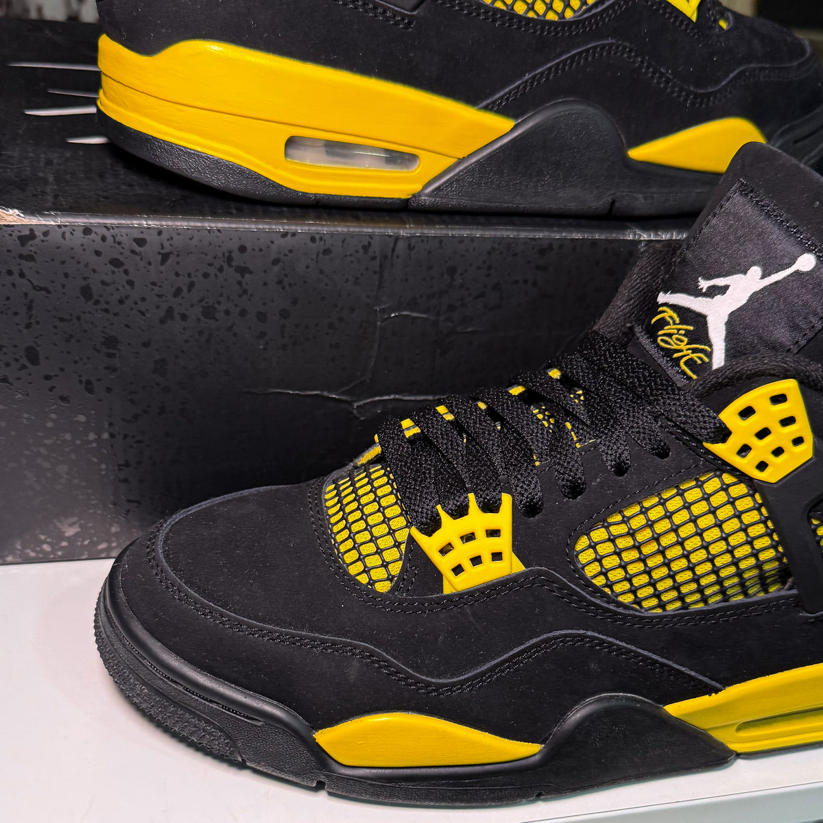 Air Jordan 4 Retro 'Thunder' 2023 - Recondicionado