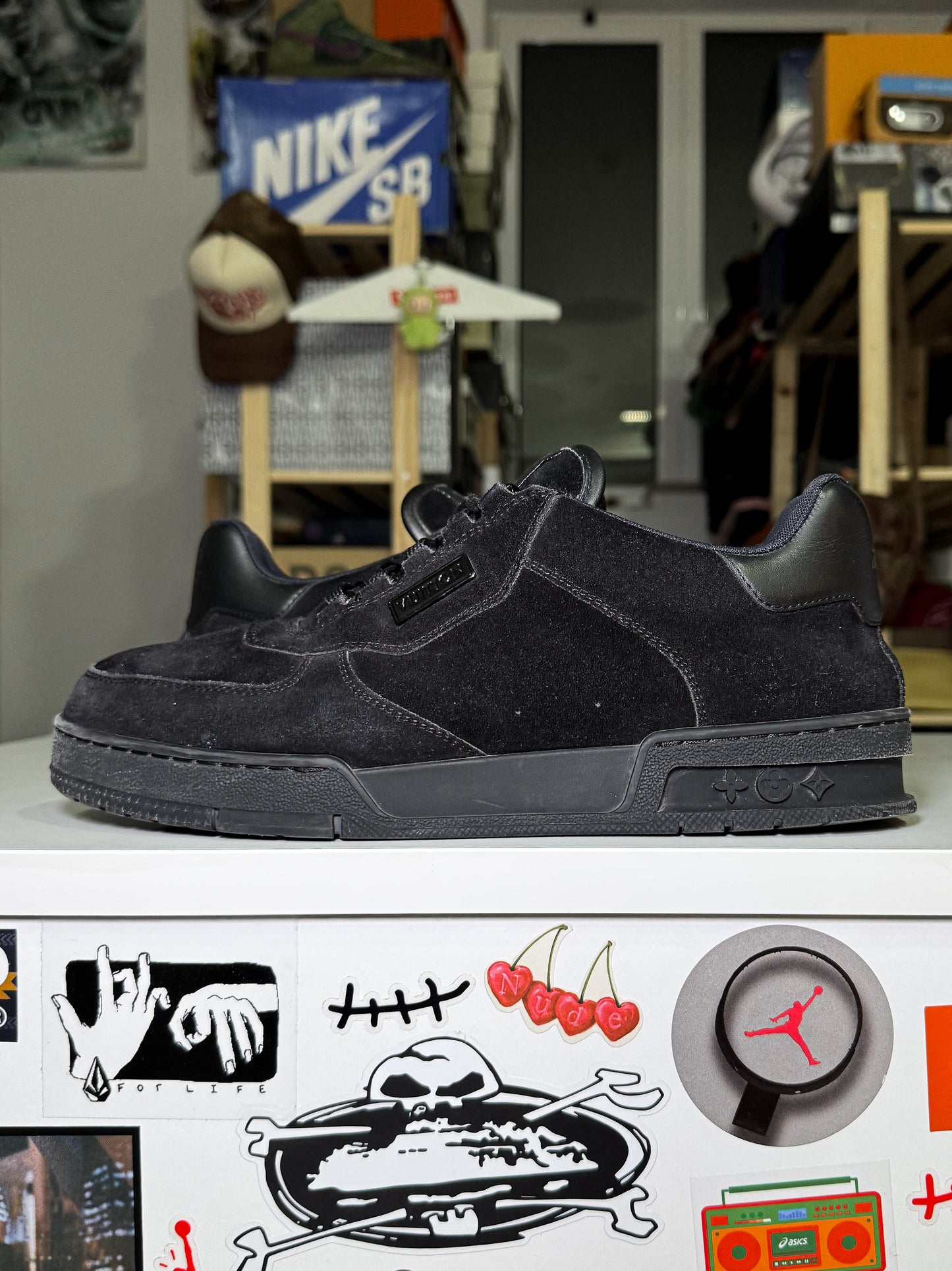 Louis Vuitton LV Trainer Suede Black ‘Staff’ - Recondicionado