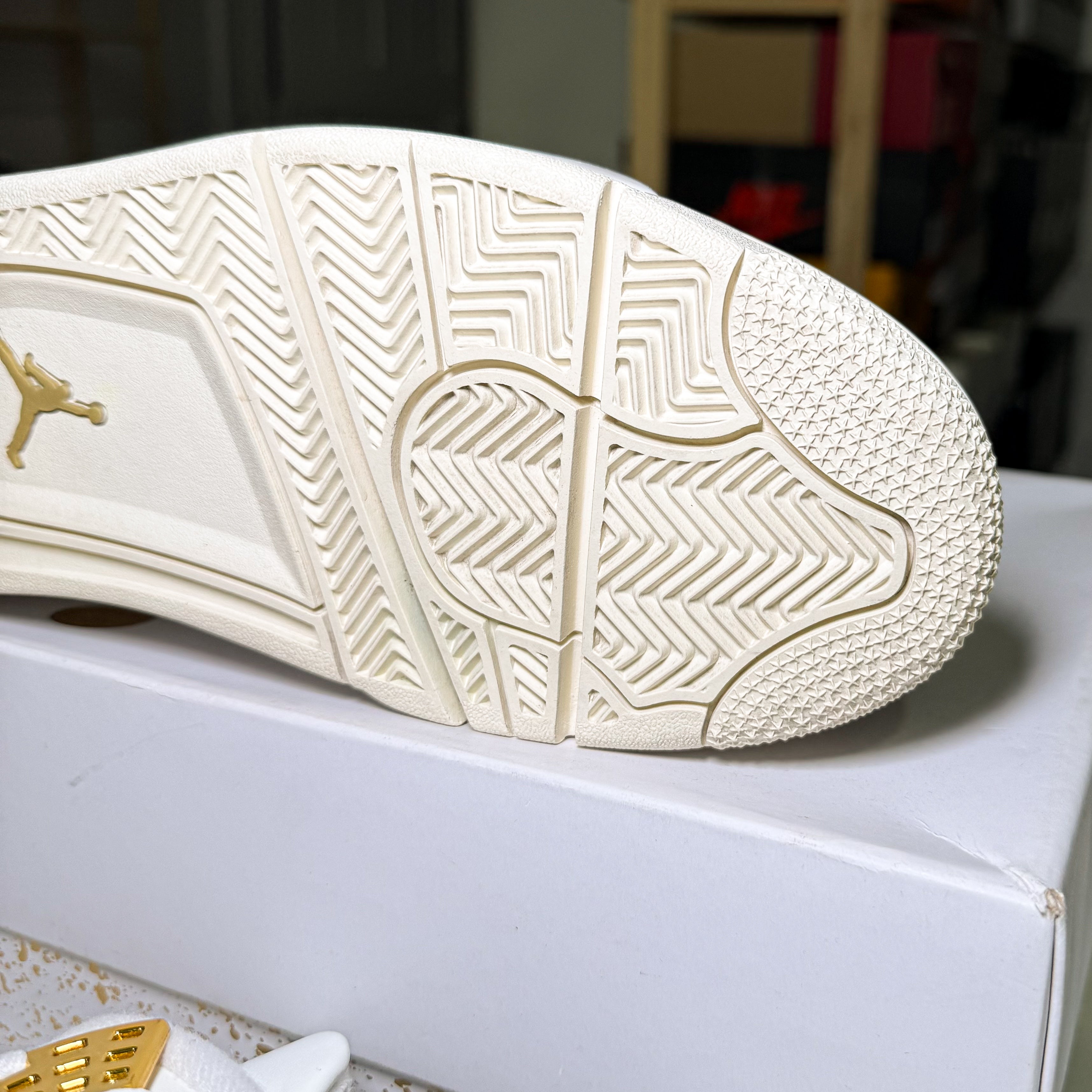 Air Jordan 4 Retro 'Metallic Gold’ W 2023 - Recondicionado