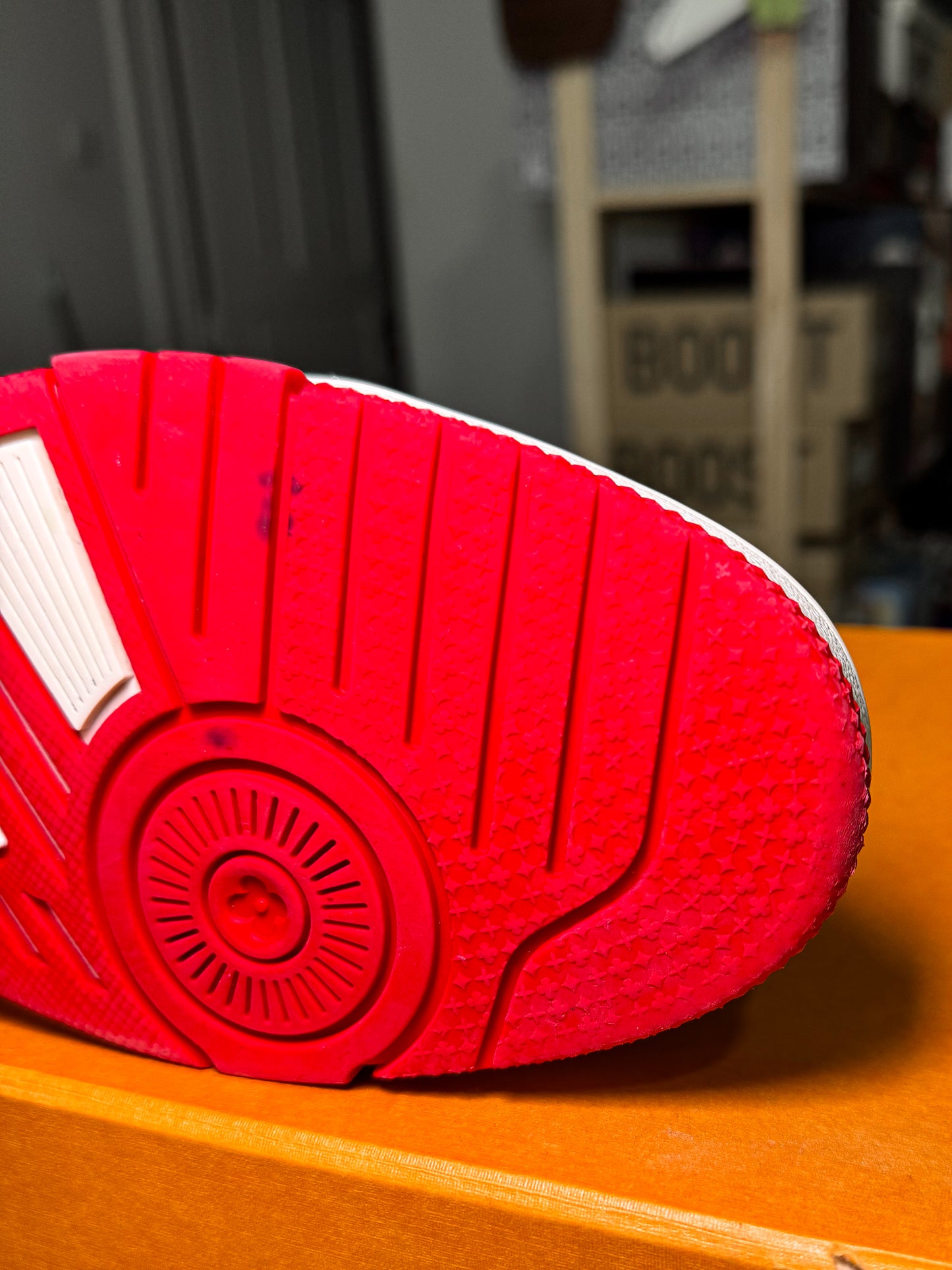 Louis Vuitton LV Trainer Low x Product (RED) 2020 - Recondicionado