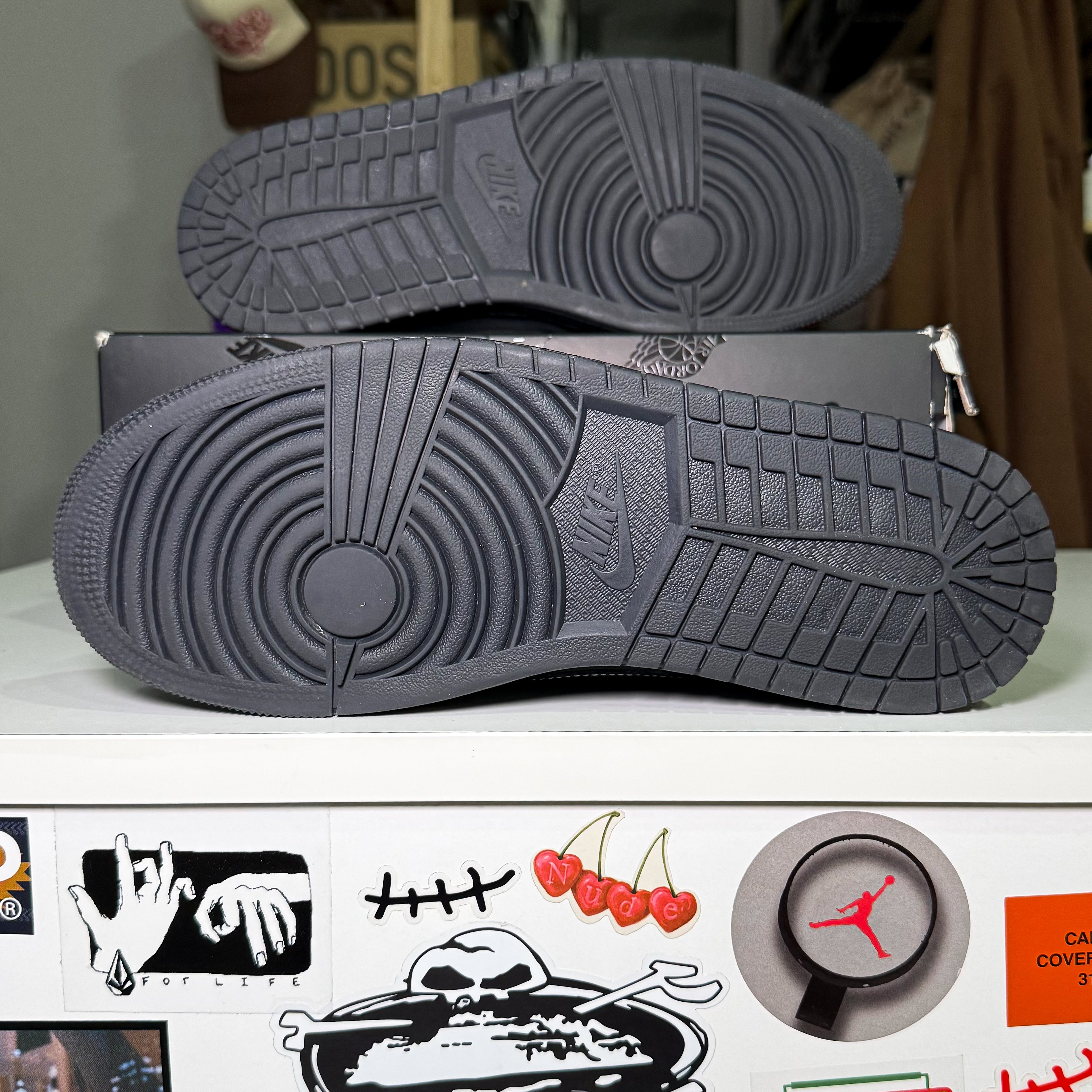 Air Jordan 1 Low OG SP x Travis Scott 'Black Phantom' 2022 - Recondicionado