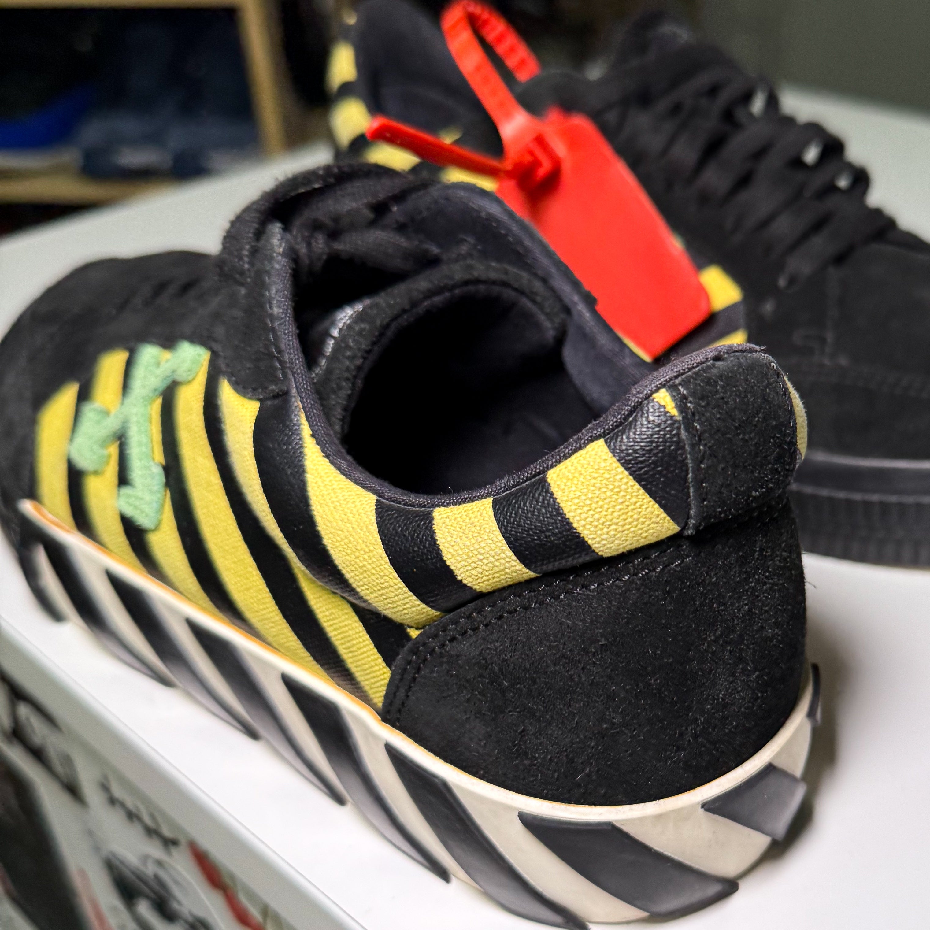 Off White Vulcanized Suede Check ‘Yellow Green’ - Recondicionado