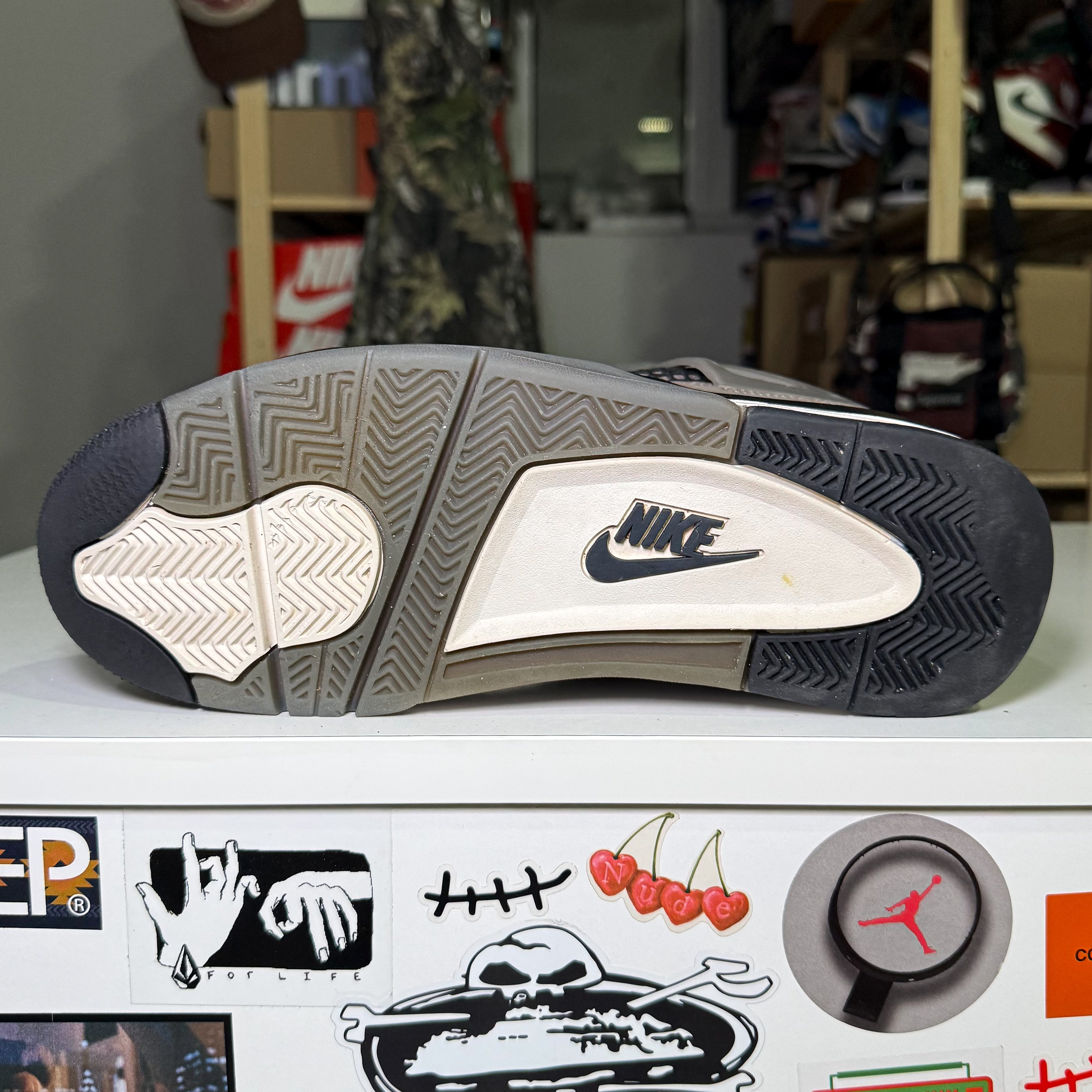 Air Jordan 4 Retro ‘Cave Stone’ 2025 - Recondicionado