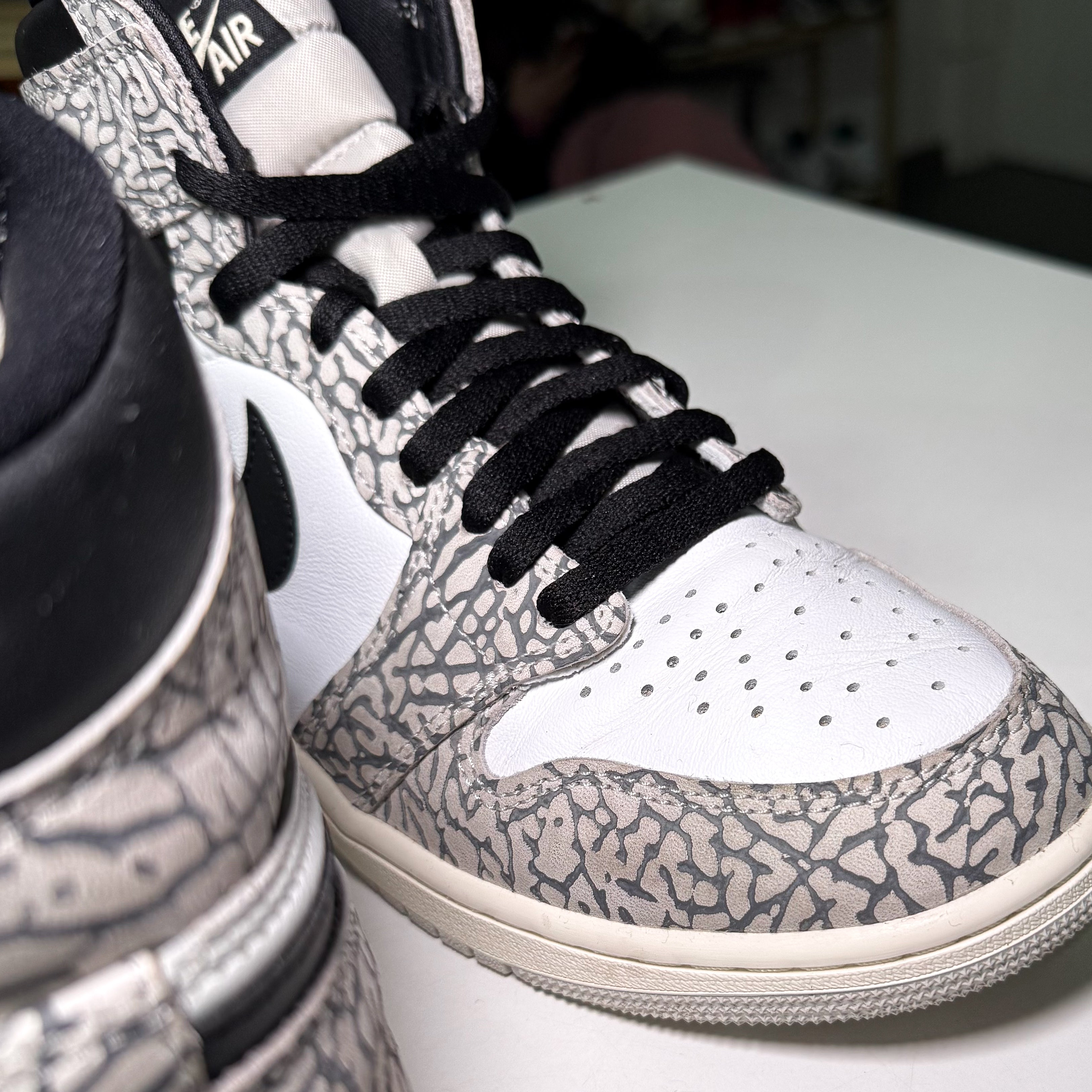 Air Jordan 1 Retro High OG ‘White Cement’ 2023 - Recondicionado