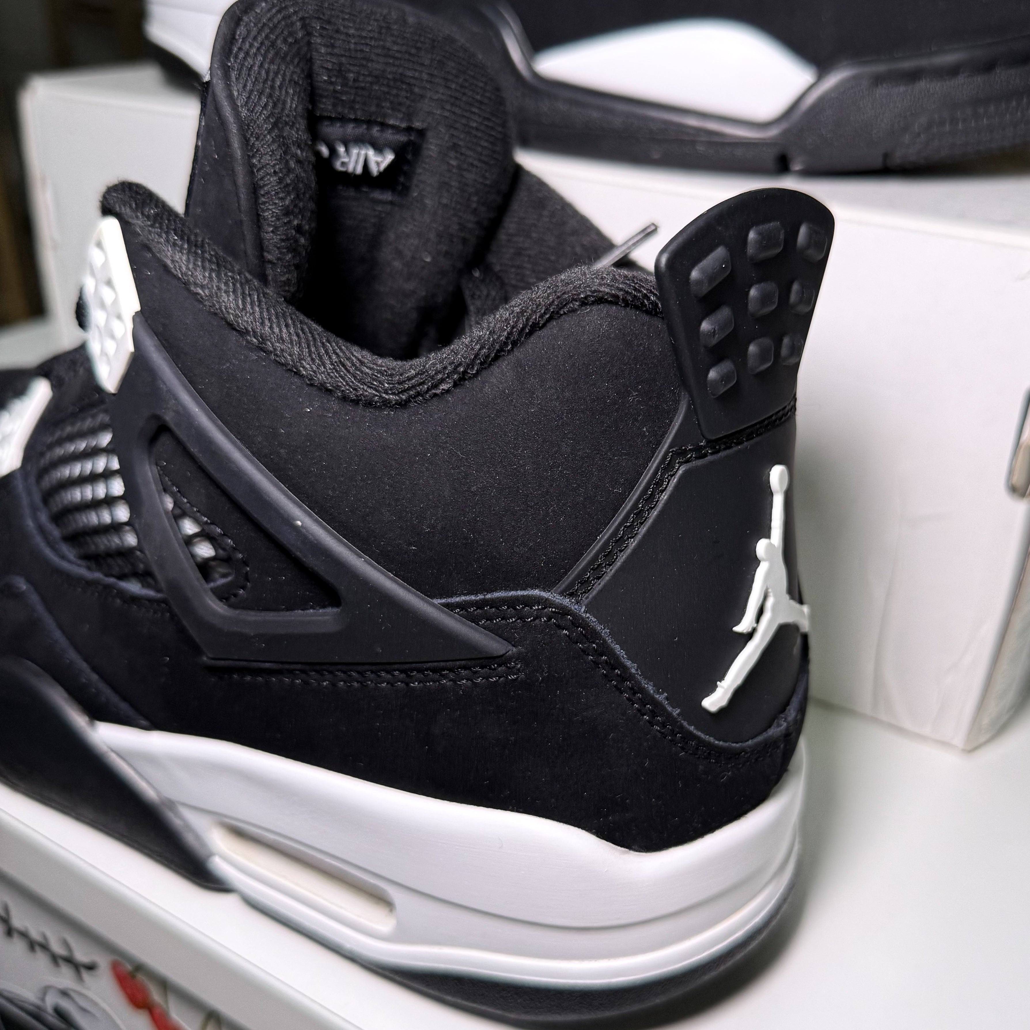 Air Jordan 4 Retro 'White Thunder’ 2024 - Recondicionado