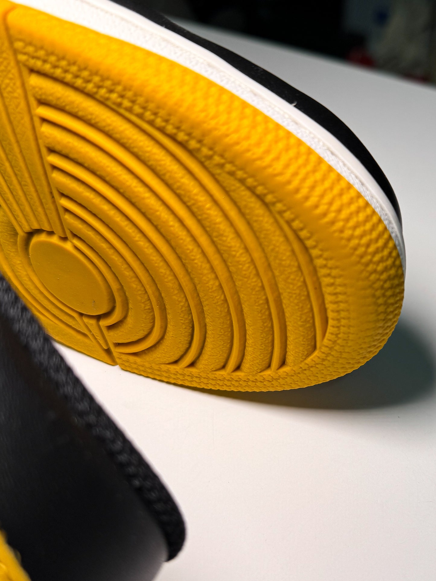 Air Jordan 1 Retro High OG ‘Best Hand in the Game - Yellow Ochre’ 2018 - Recondicionado