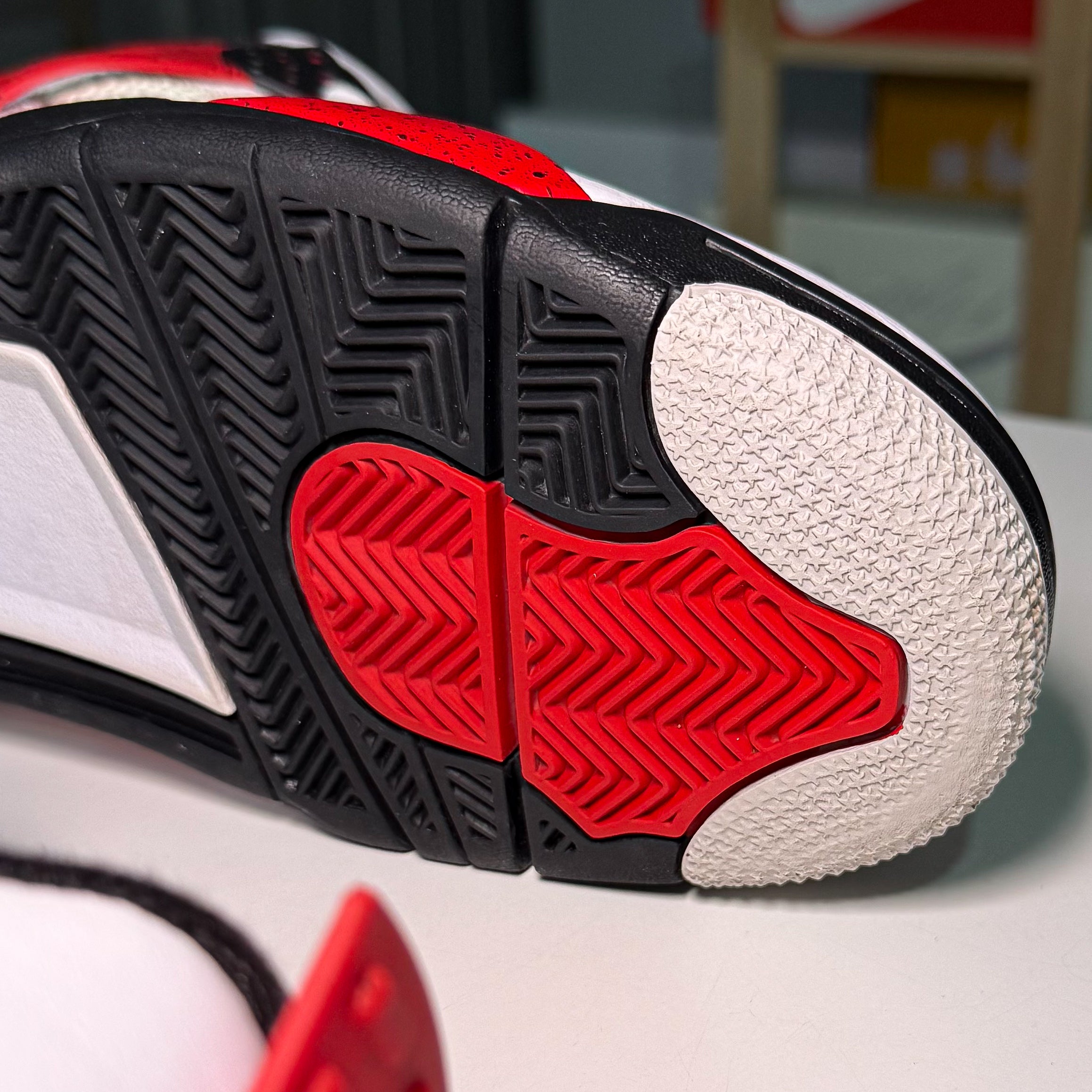 Air Jordan 4 Retro 'Red Cement' 2023 - Recondicionado