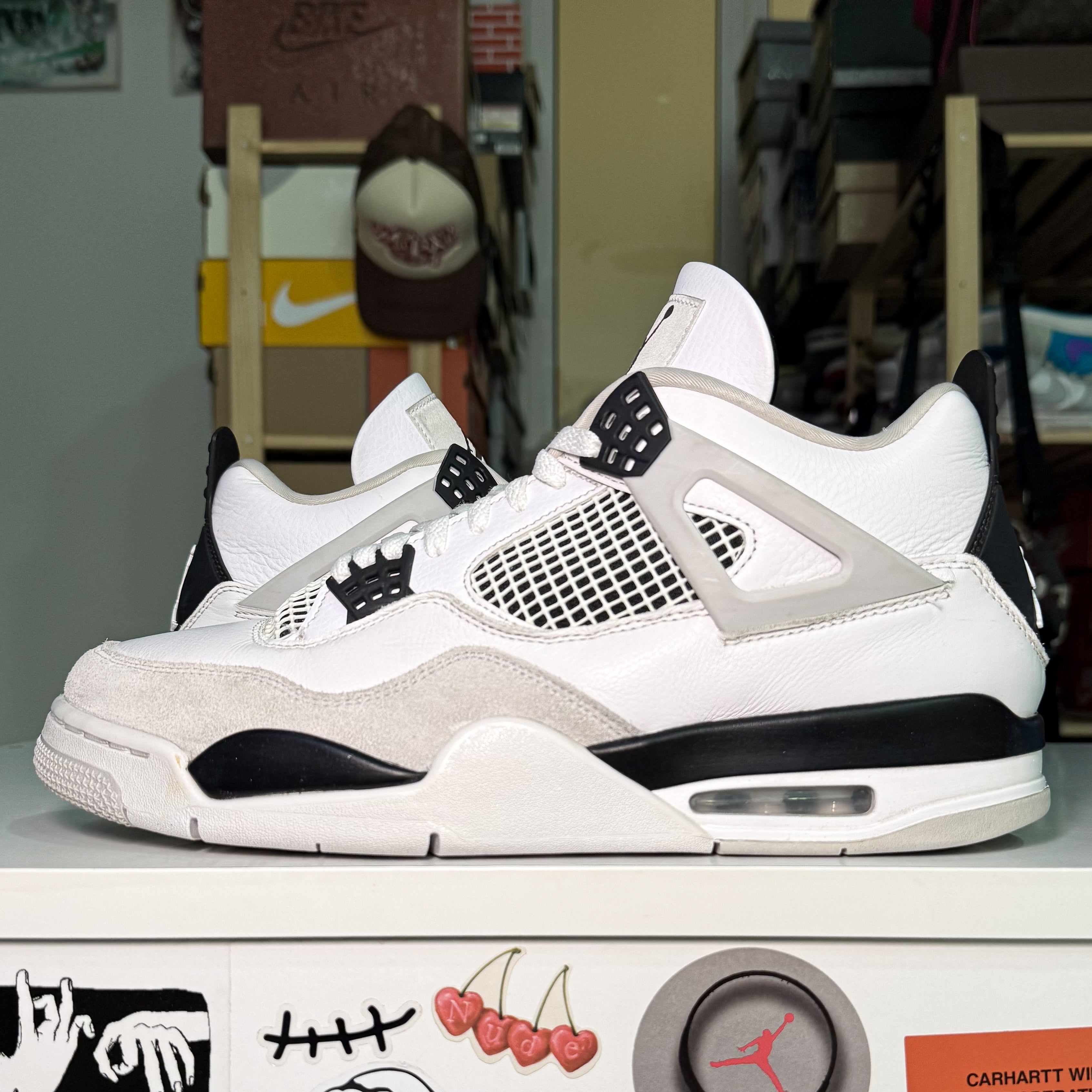 Air Jordan 4 Retro 'Military Black' 2022 - Recondicionado