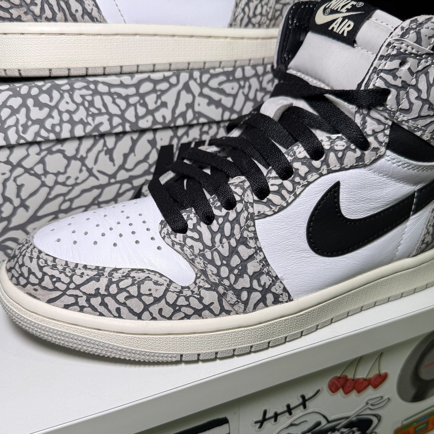 Air Jordan 1 Retro High OG ‘White Cement’ 2023 - Recondicionado