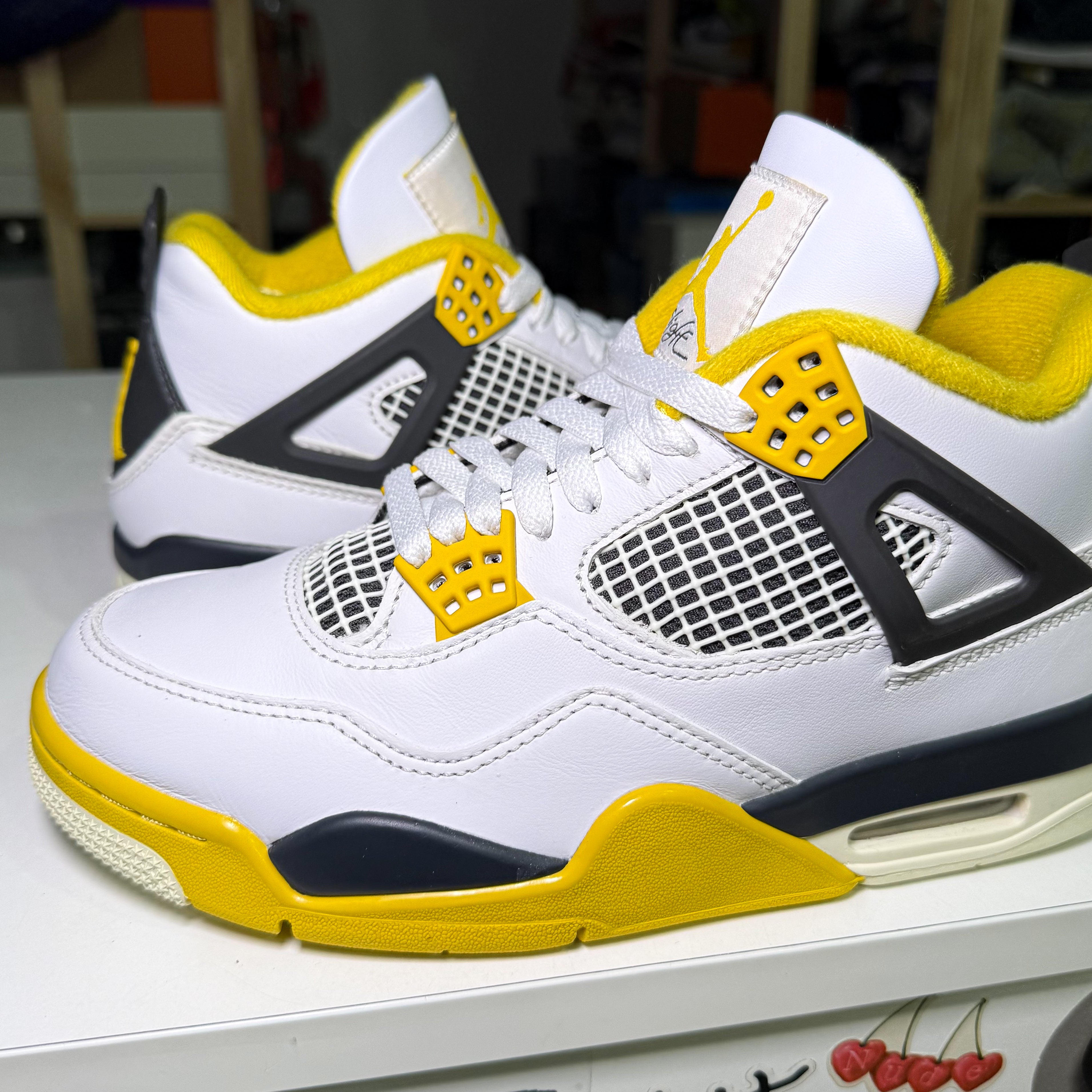 Air Jordan 4 Retro 'Vivid Sulfur’ W 2024 - Recondicionado