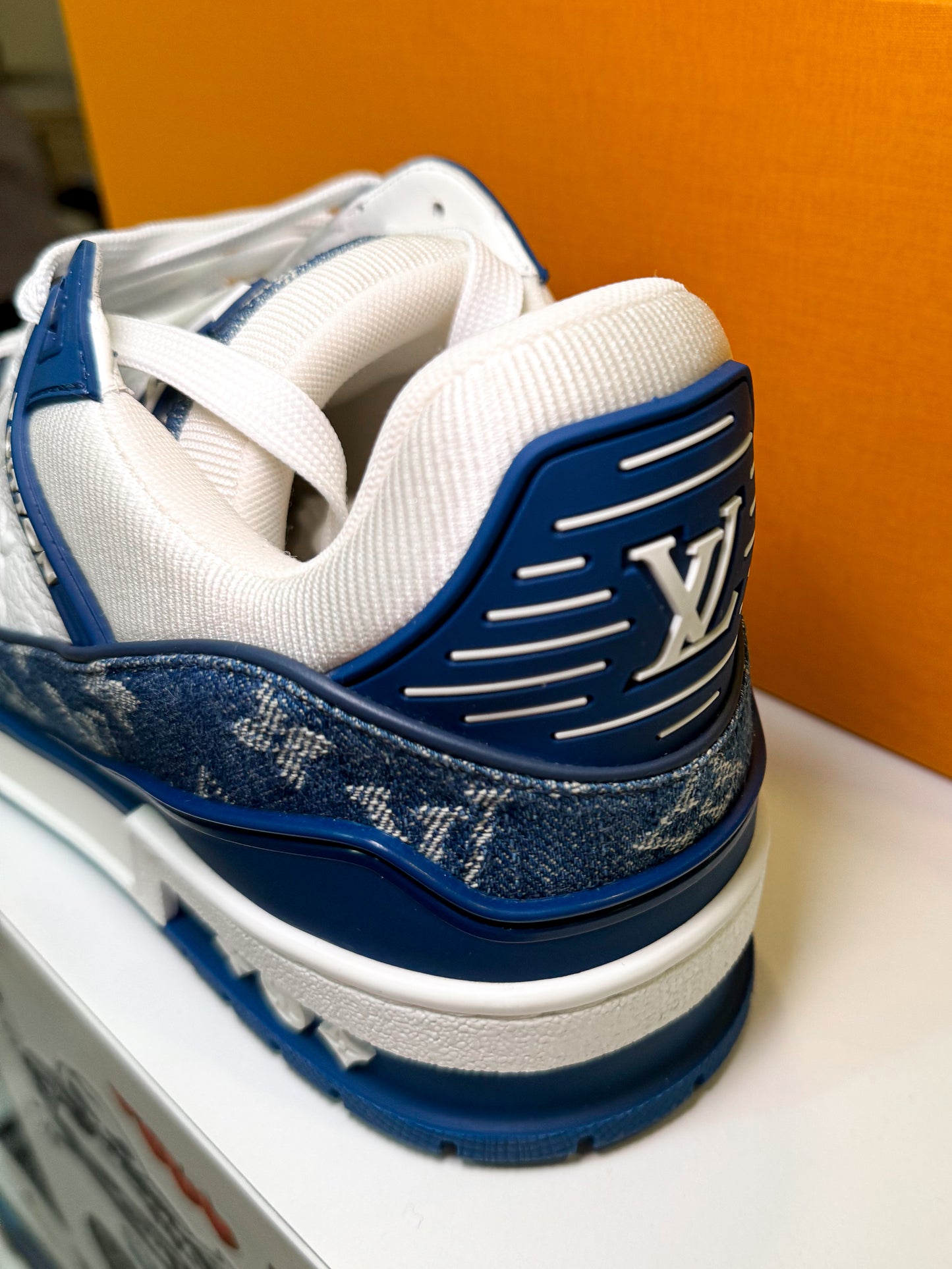Louis Vuitton LV Trainer ‘Monogram Denim’ - Recondicionado