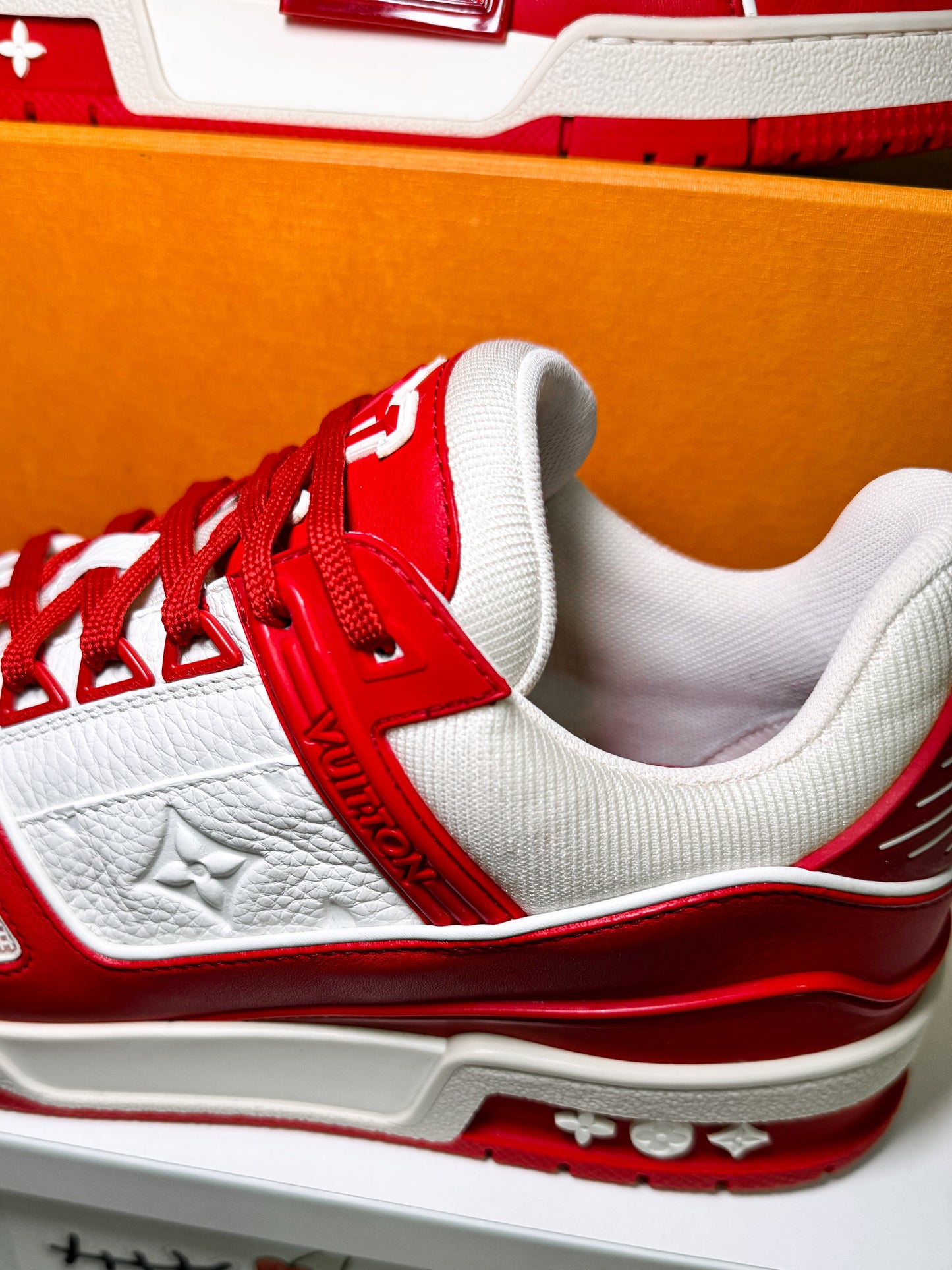 Louis Vuitton LV Trainer Low x Product (RED) 2020 - Recondicionado