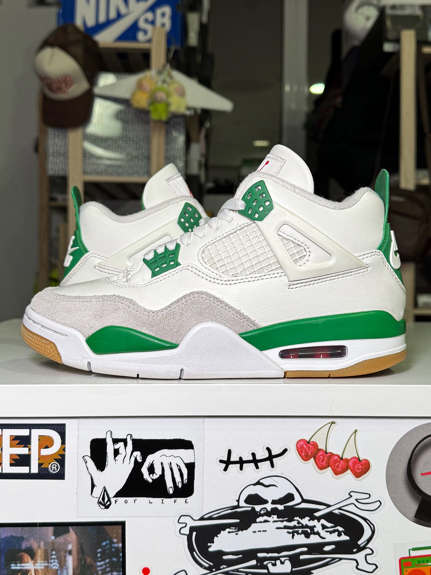 Air Jordan 4 Retro SB 'Pine Green' 2023 - Recondicionado