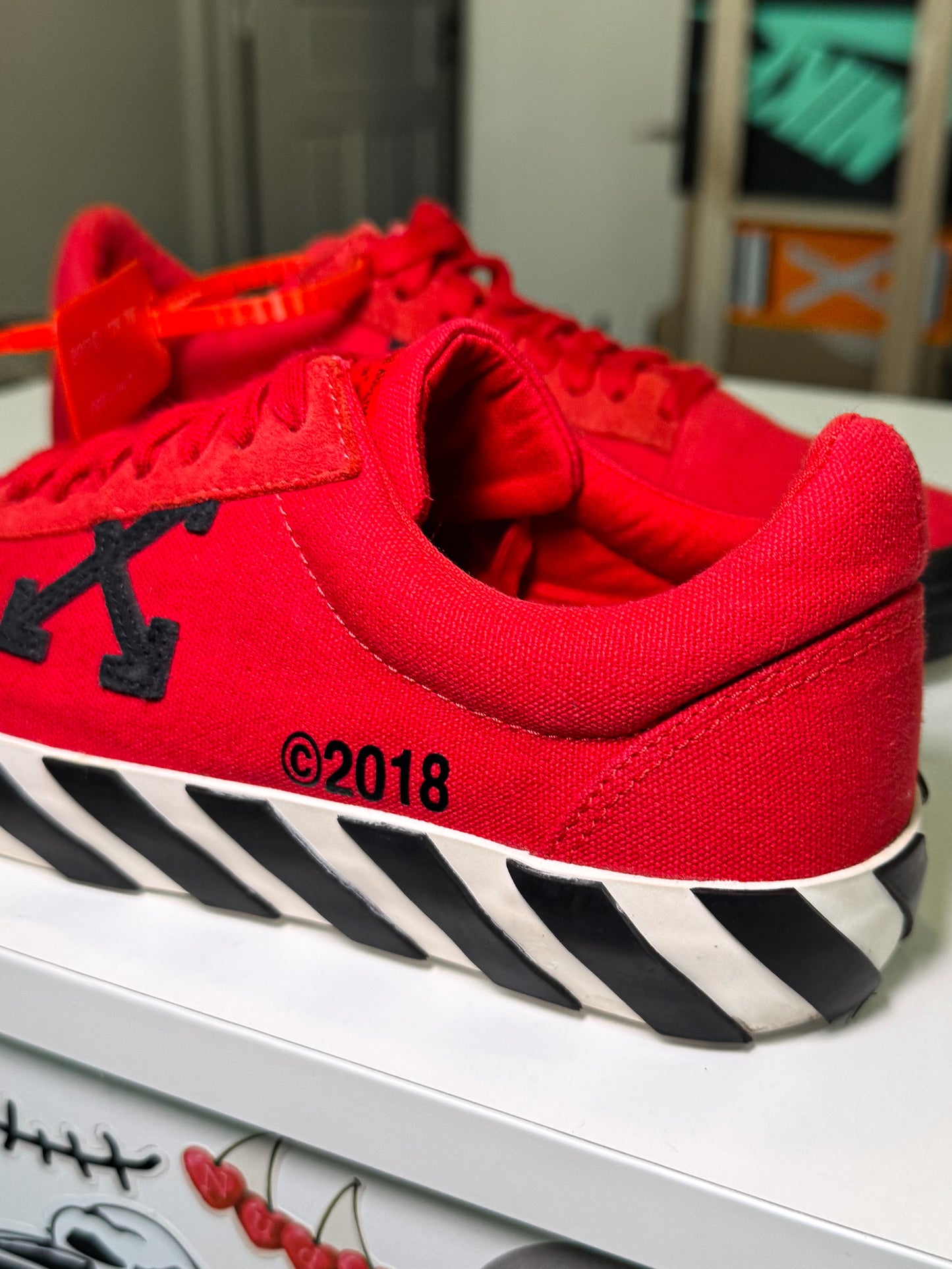 Off White Vulcanized Low Canvas ’Red’ 2018 - Recondicionado