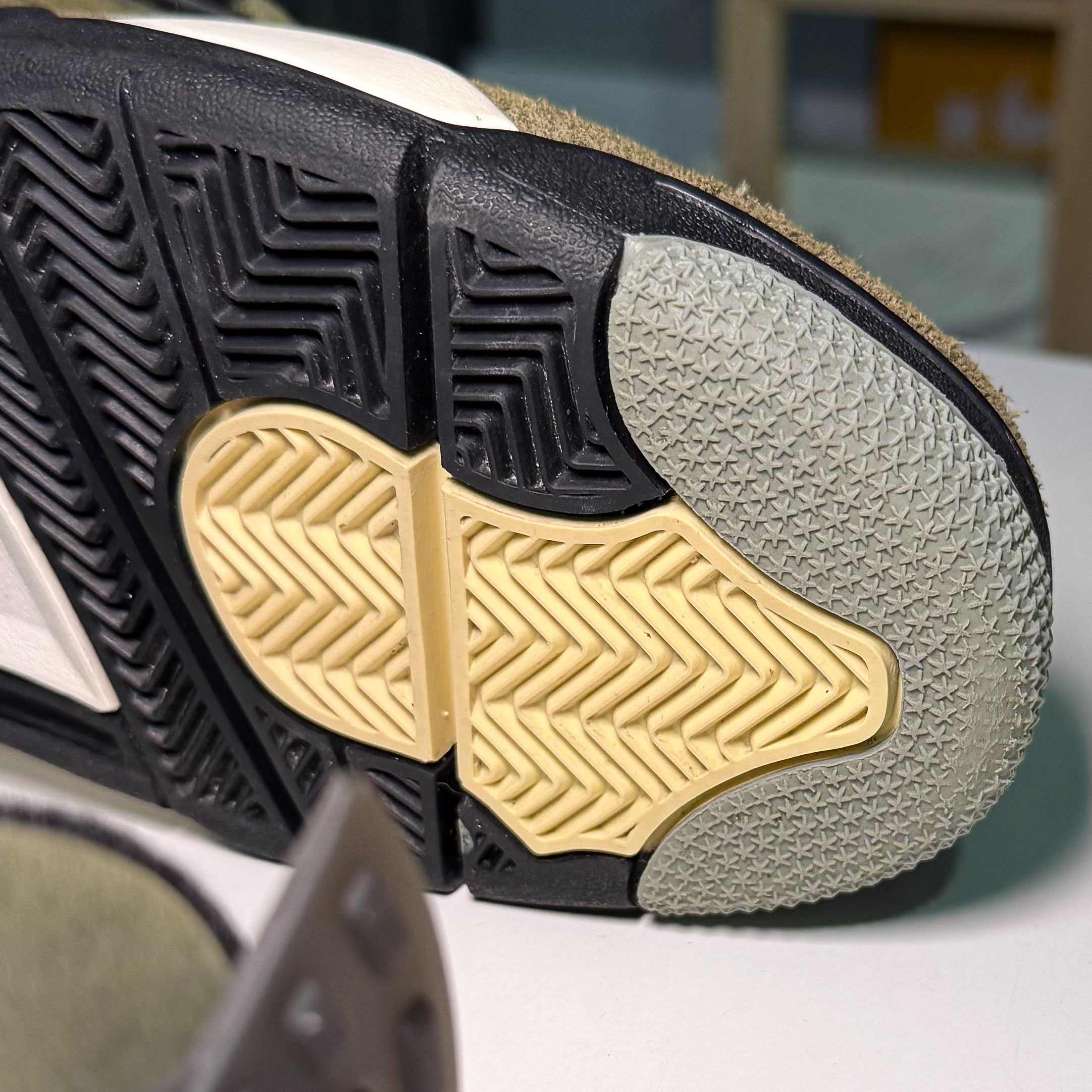 Air Jordan 4 Retro SE Craft 'Medium Olive' 2023 - Recondicionado