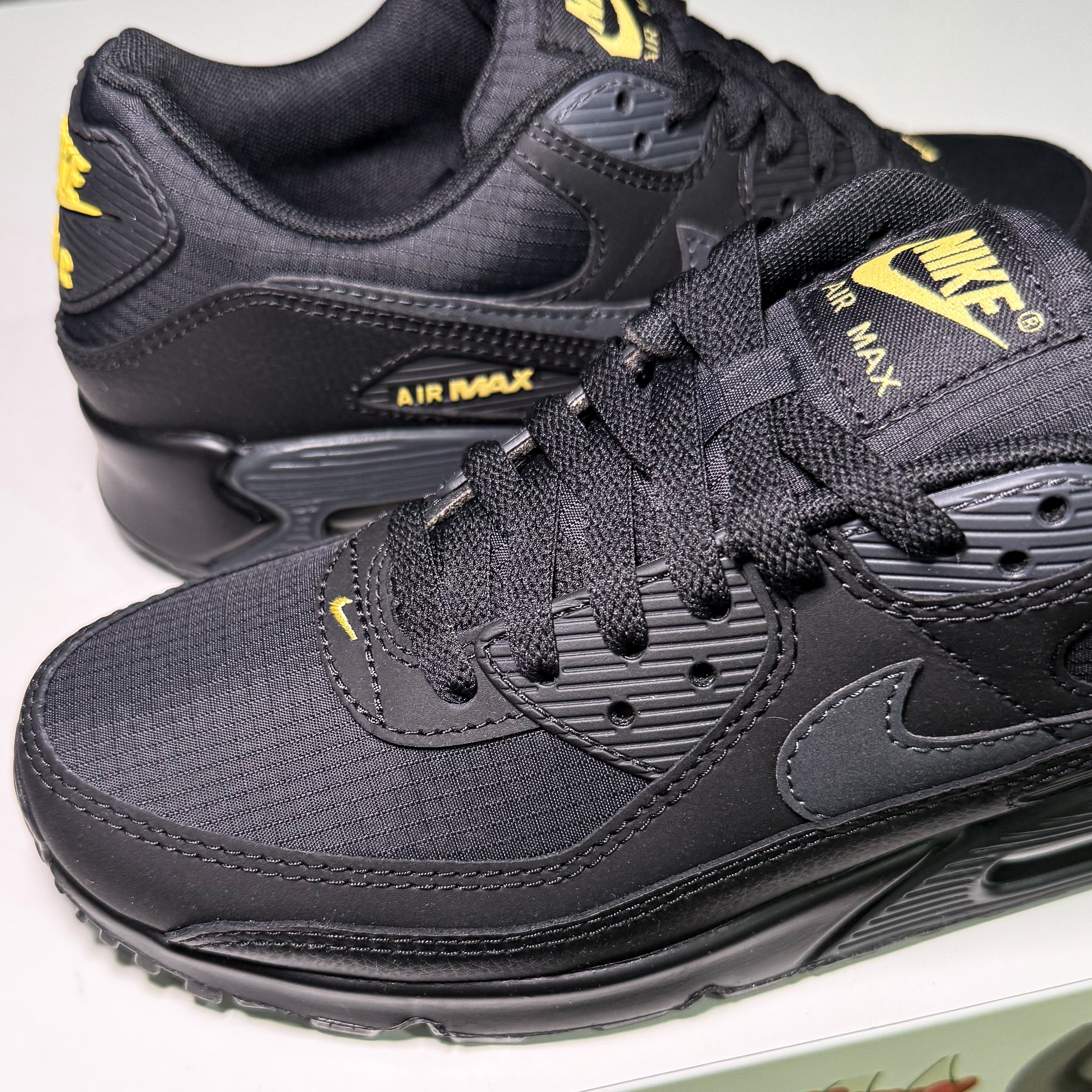 Nike Air Max 90 ‘Black Buff Gold’ 2025 - DS