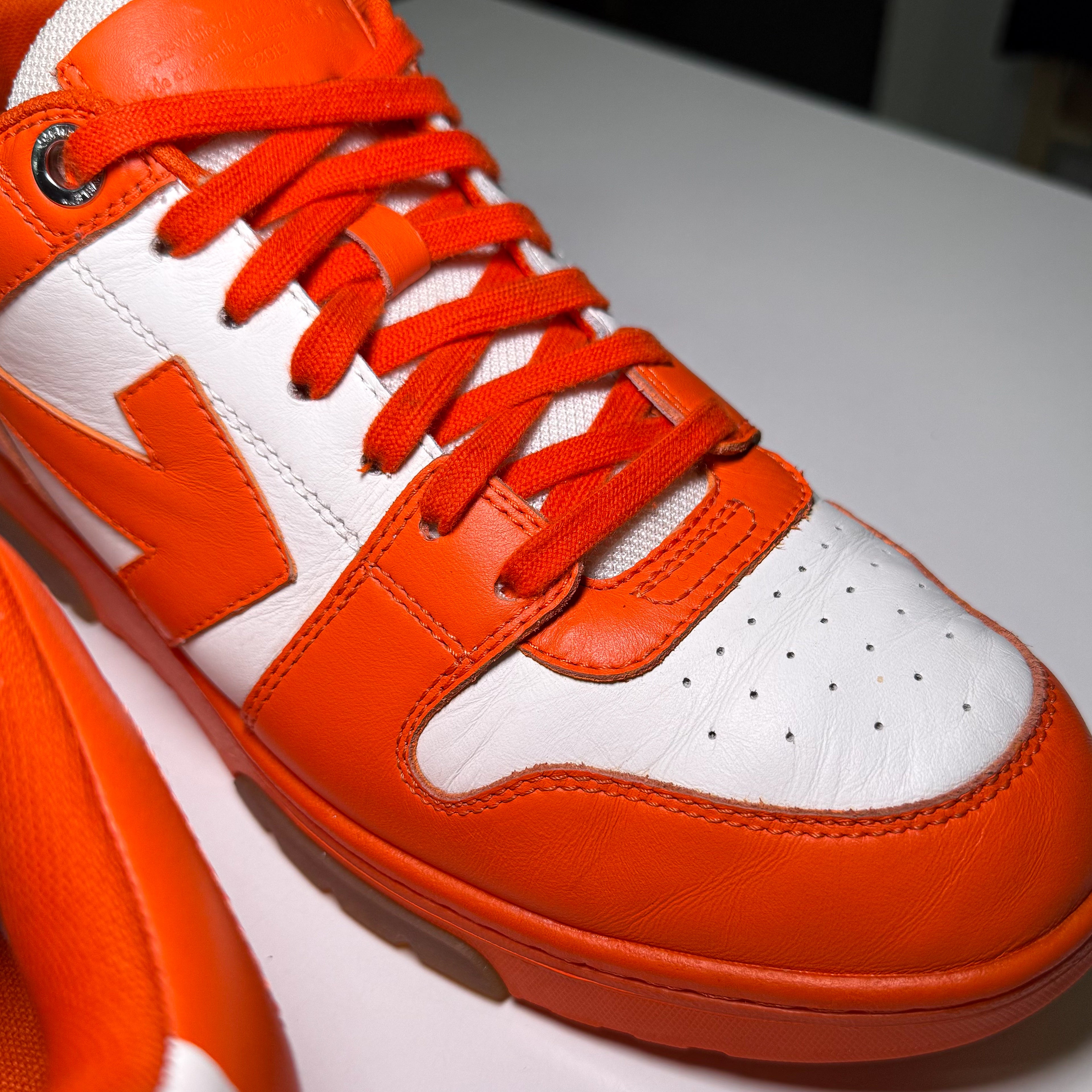 Off White Out of Office Low ‘White Orange’ - Recondicionado