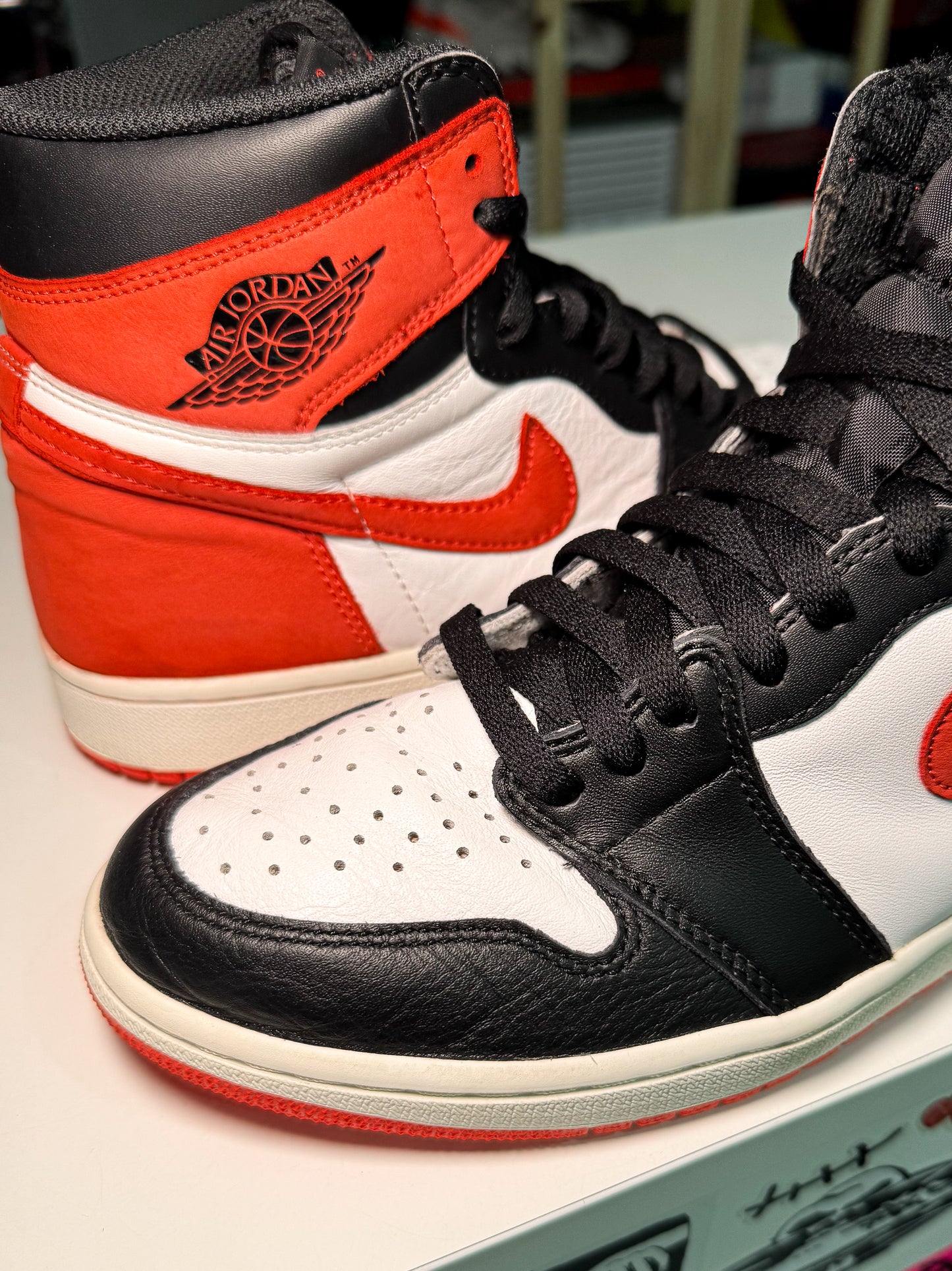 Air Jordan 1 Retro High OG ‘Best Hand in the Game - Track Red’ 2018 - Recondicionado