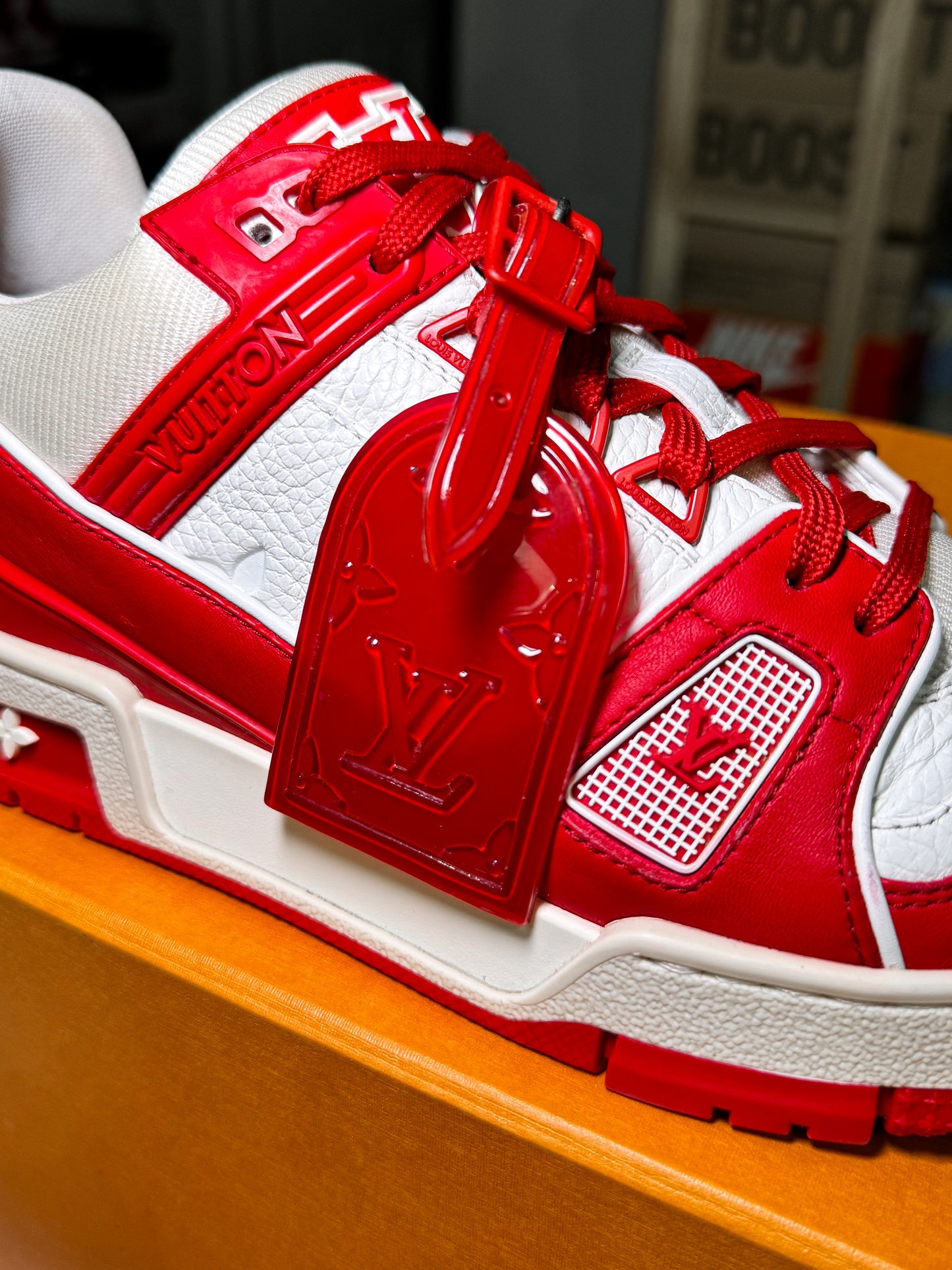 Louis Vuitton LV Trainer Low x Product (RED) 2020 - Recondicionado