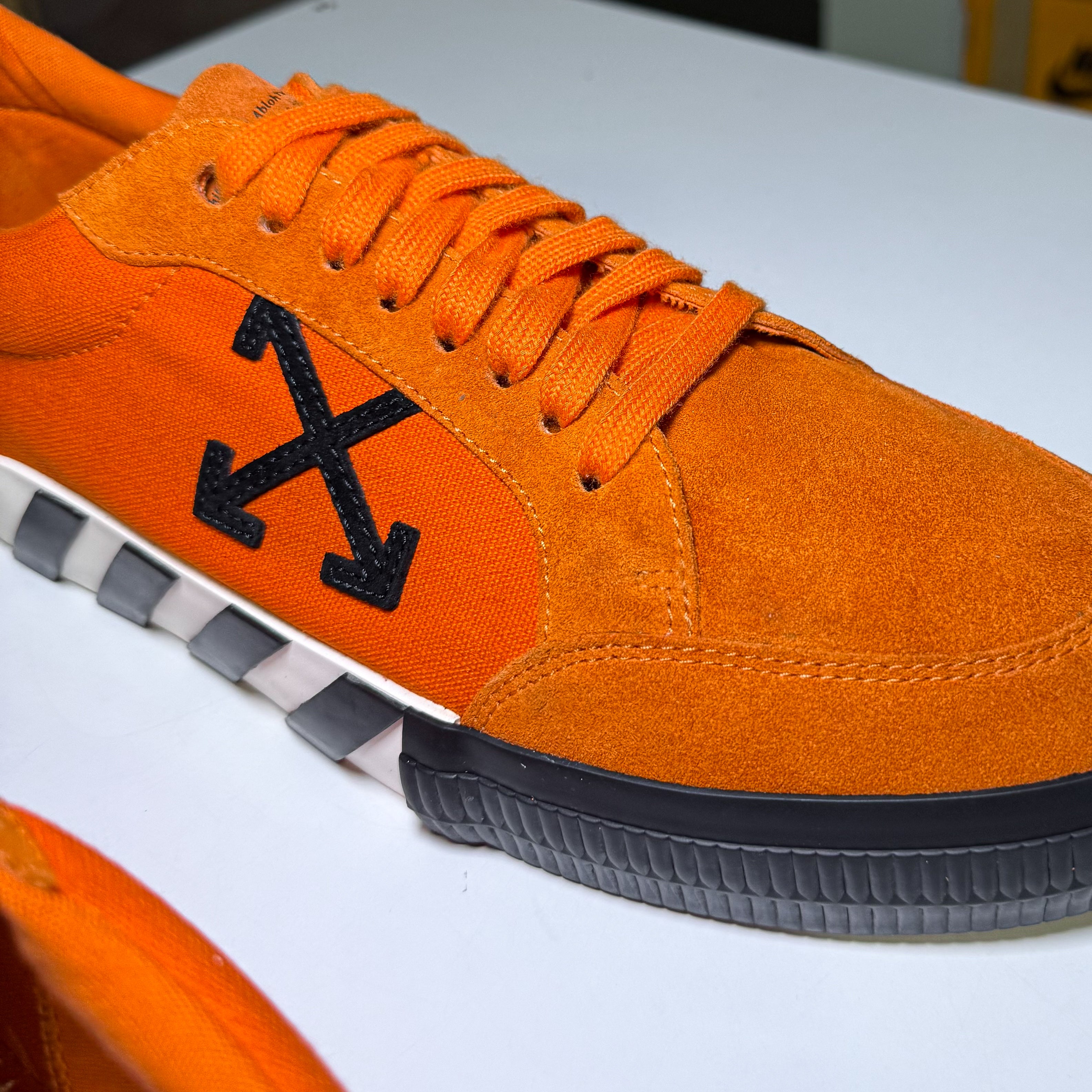 Off White Vulcanized Suede ‘Orange’ 2019 - Recondicionado