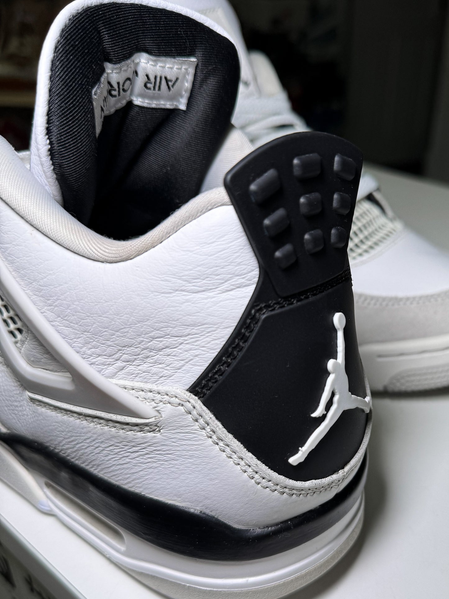 Air Jordan 4 Retro 'Military Black' 2022 - Recondicionado