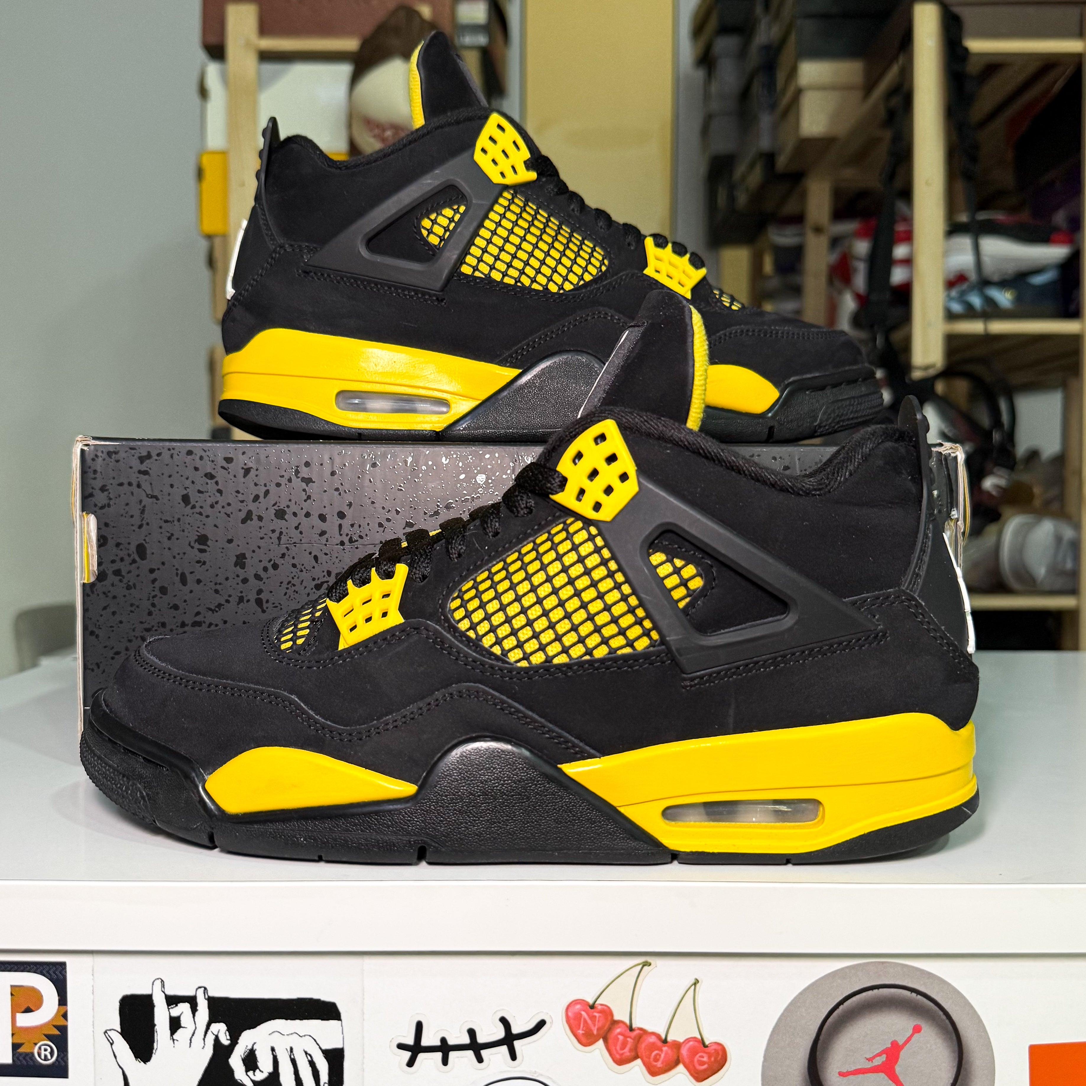 Air Jordan 4 Retro 'Thunder' 2023 - Recondicionado