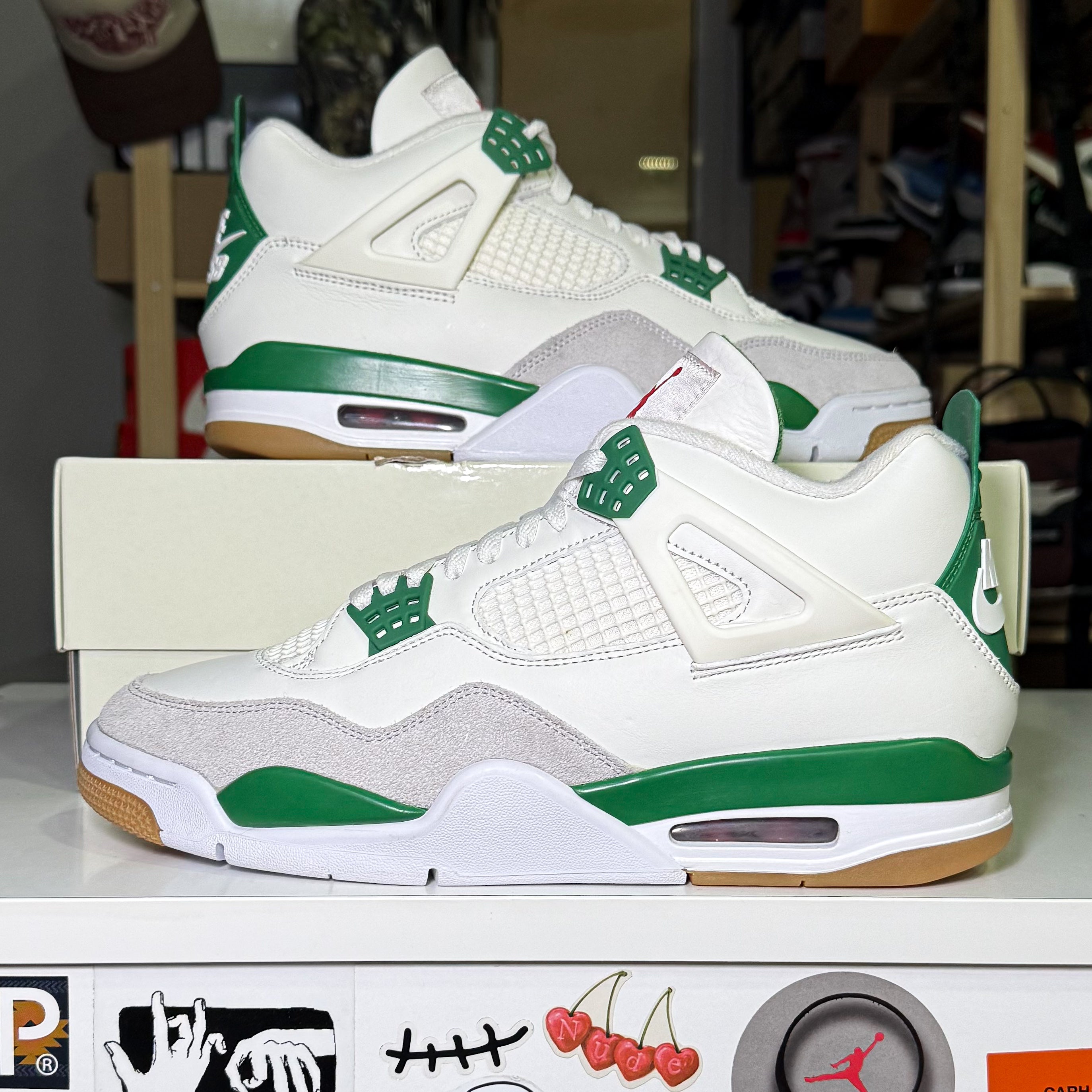 Air Jordan 4 Retro SB 'Pine Green' 2023 - DS