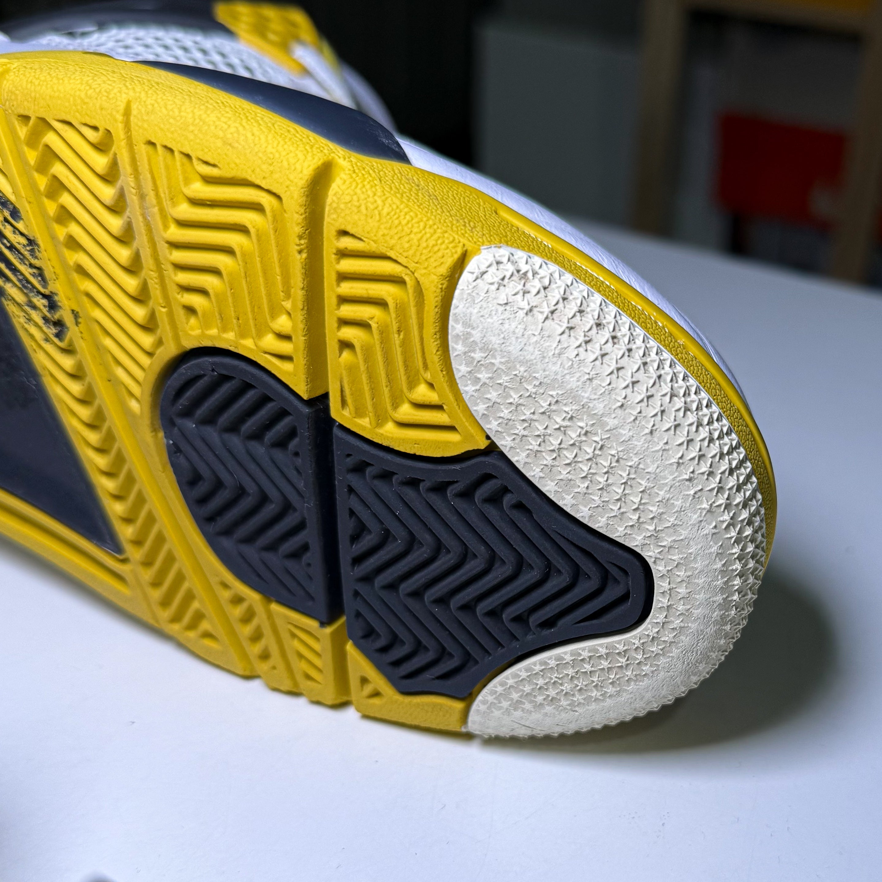 Air Jordan 4 Retro 'Vivid Sulfur’ W 2024 - Recondicionado