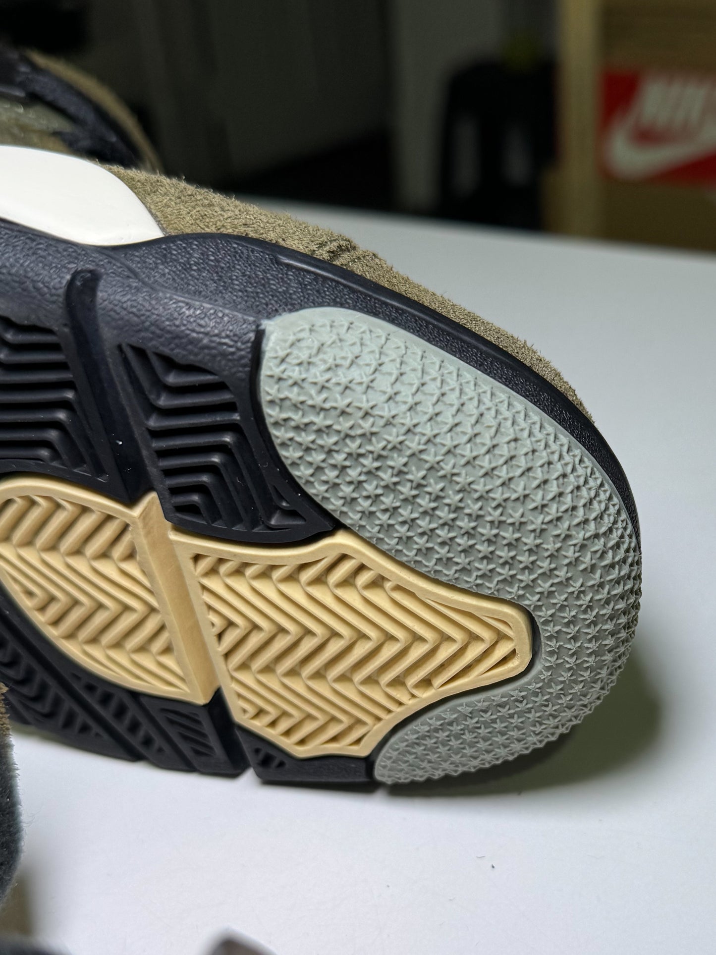 Air Jordan 4 Retro SE Craft 'Medium Olive' 2023 - Recondicionado