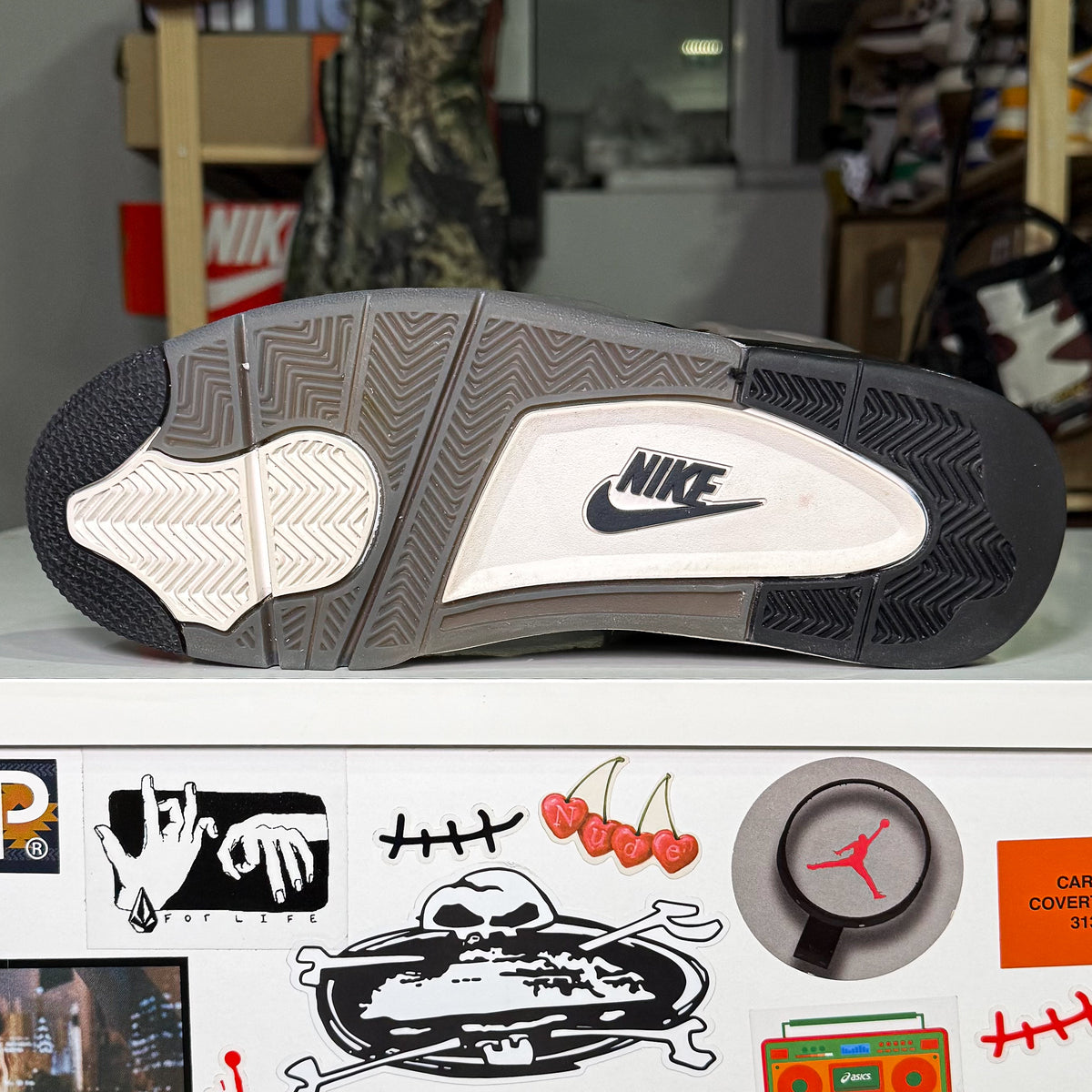 Air Jordan 4 Retro ‘Cave Stone’ 2025 - Recondicionado