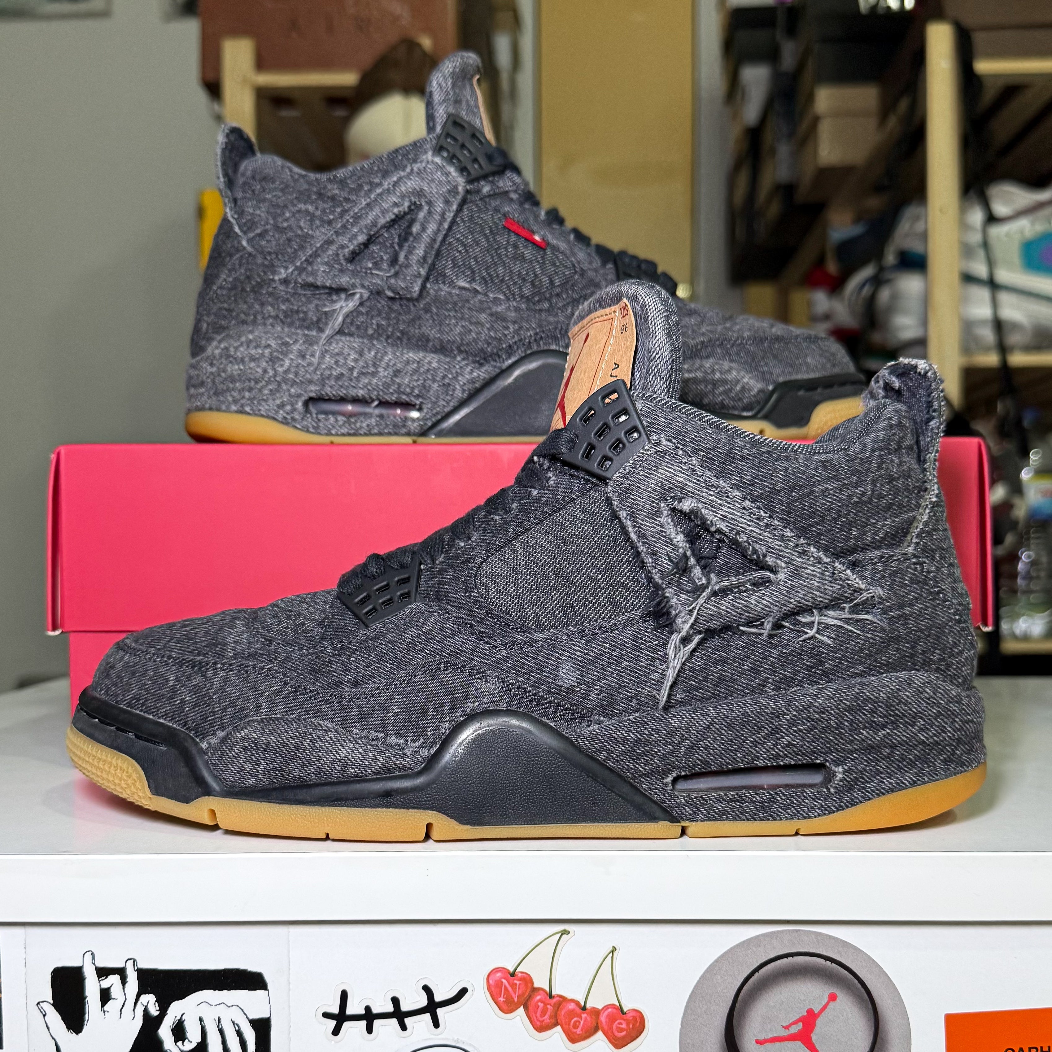 Air Jordan 4 Retro x Levi’s ‘Black Denim’ Blank Tag 2018 - Recondicionado
