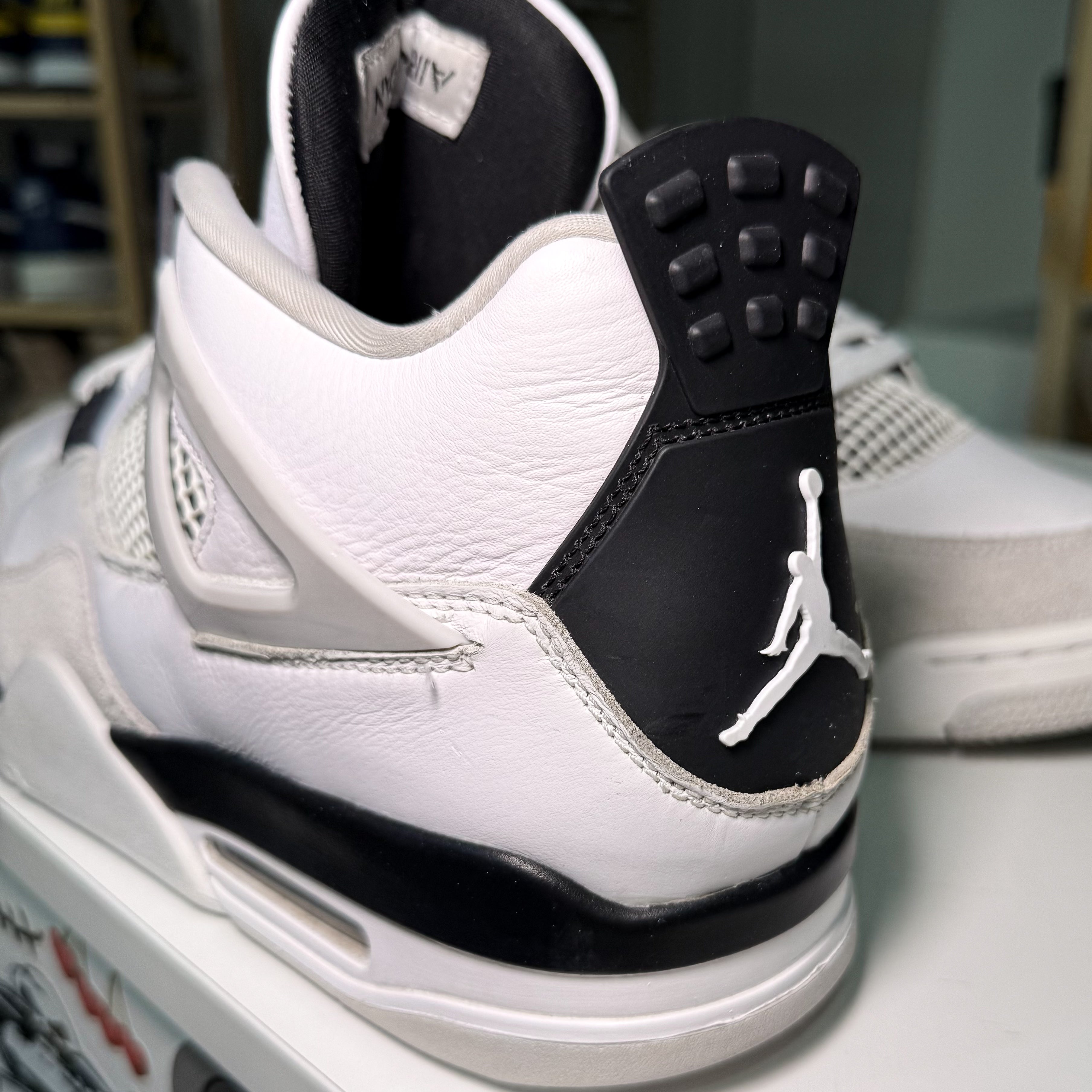 Air Jordan 4 Retro 'Military Black' 2022 - Recondicionado
