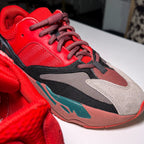 Adidas Yeezy 700 ‘Hi Res Red’ 2022 - Recondicionado