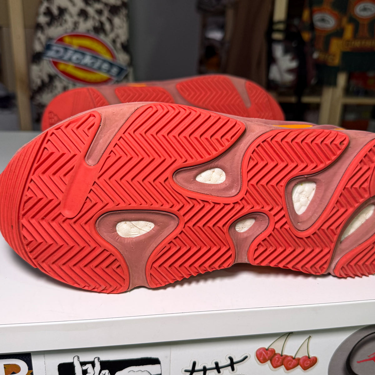 Adidas Yeezy 700 ‘Hi Res Red’ 2022 - Recondicionado