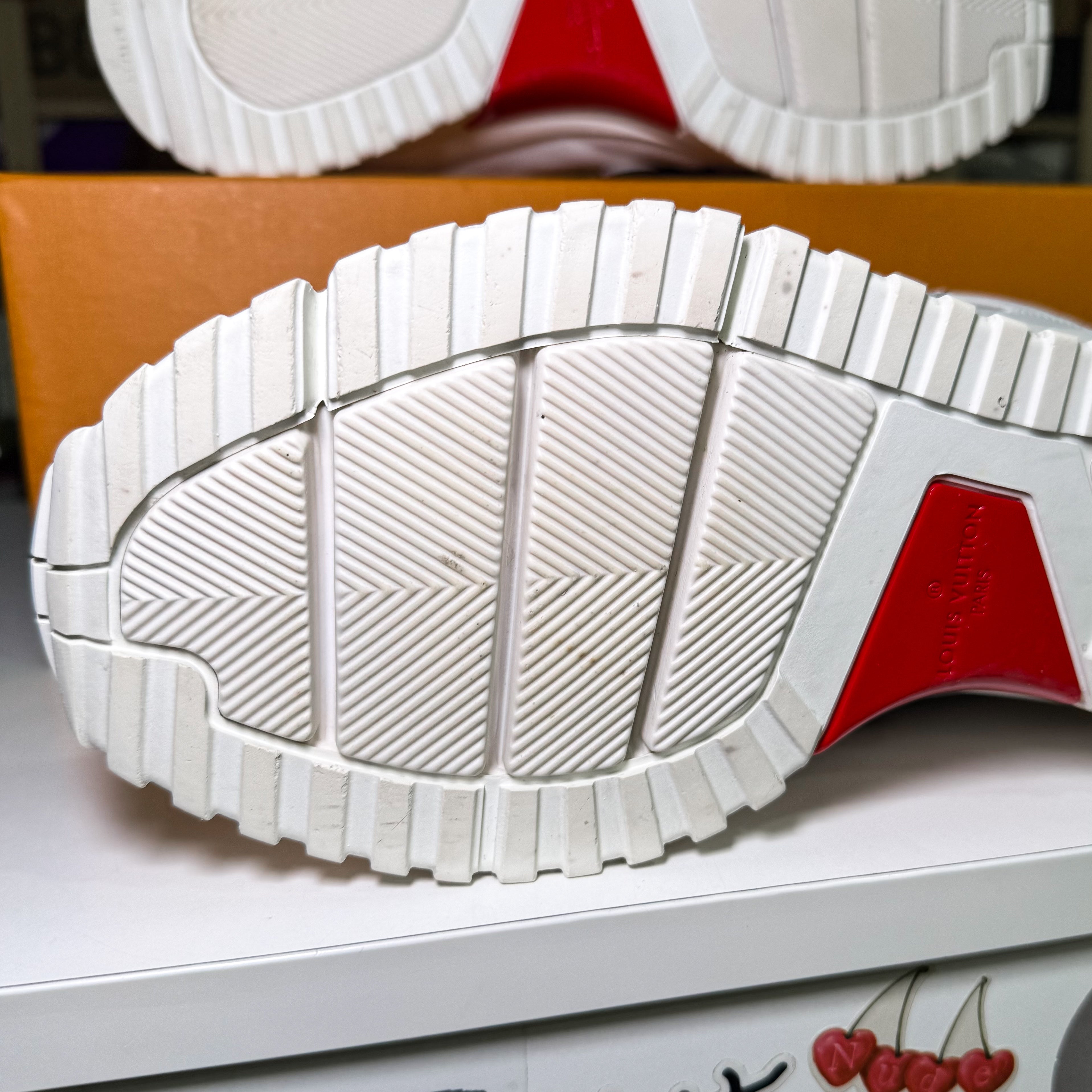 Louis Vuitton Zig Zag Leather Low Trainer Black White - Recondicionado