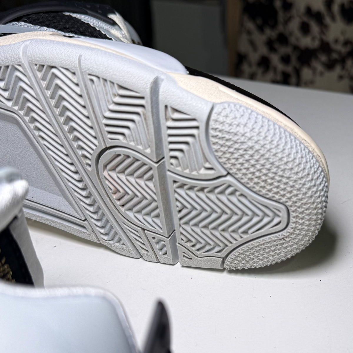 Air Jordan 4 Retro ‘Platinum Gold’ GS 2024 - Recondicionado